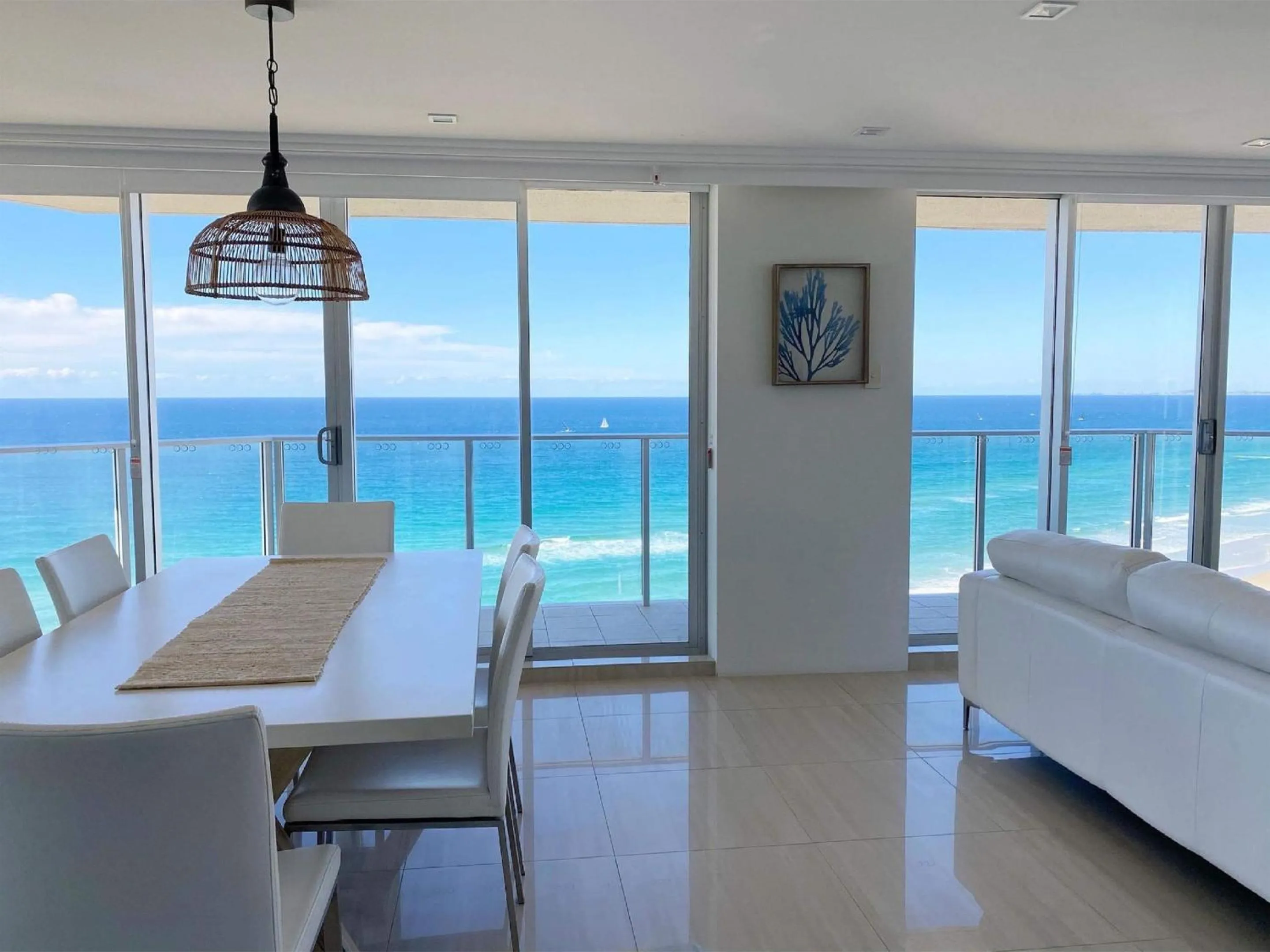 Dining area in Hi Surf Beachfront Resort Apartments OFFICIAL SITE