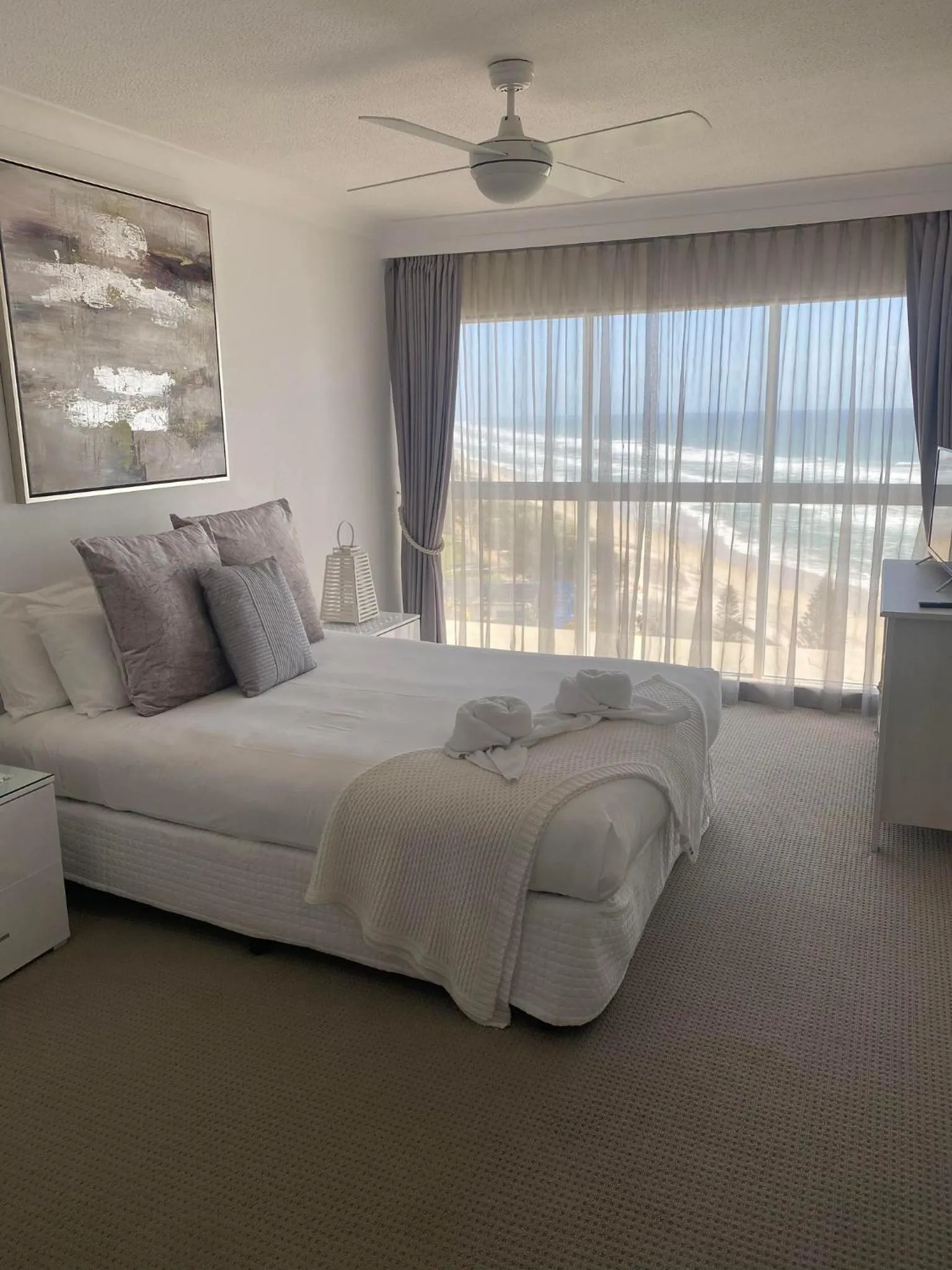 Bed in Hi Surf Beachfront Resort Apartments OFFICIAL SITE