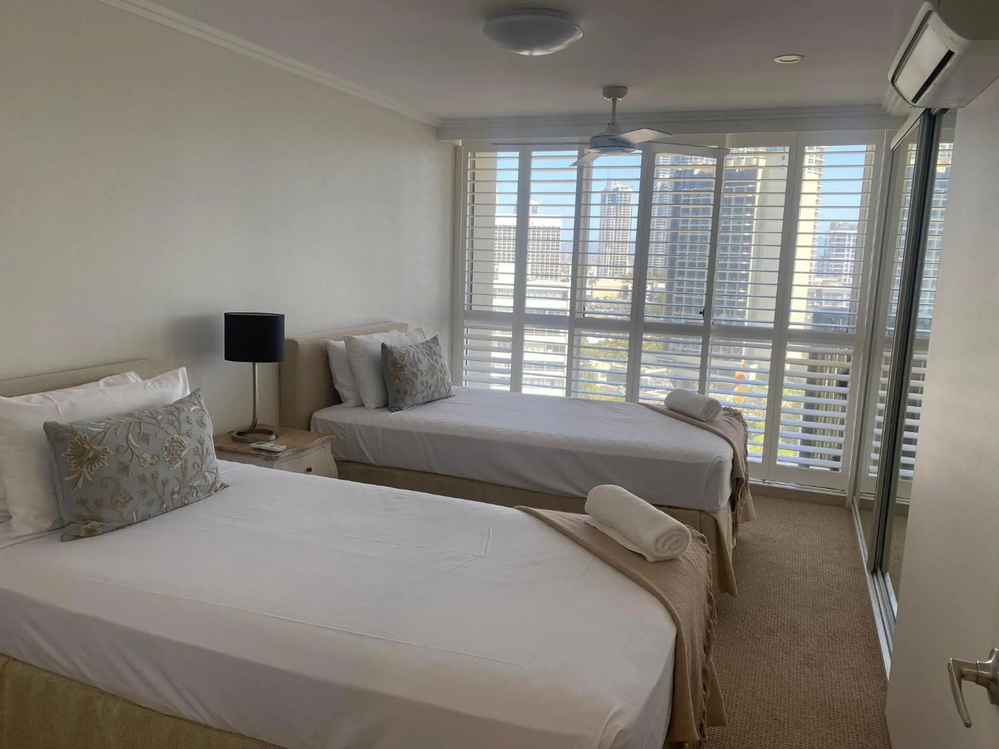 Photo of the whole room, Bed in Hi Surf Beachfront Resort Apartments OFFICIAL SITE