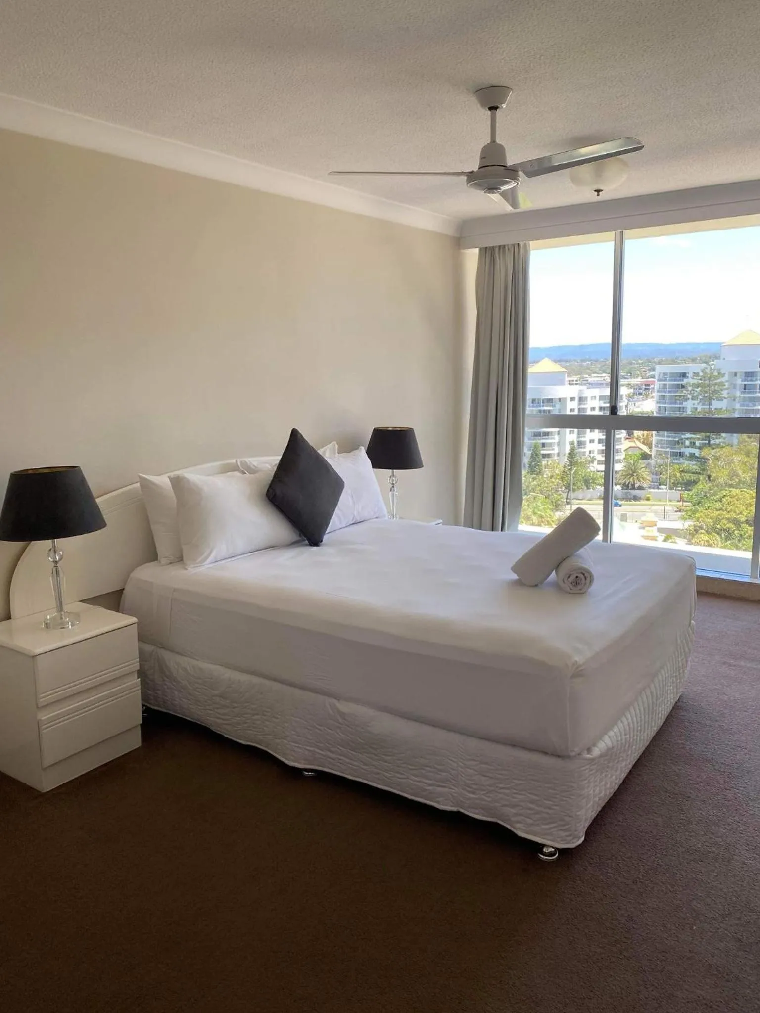 Bed in Hi Surf Beachfront Resort Apartments OFFICIAL SITE