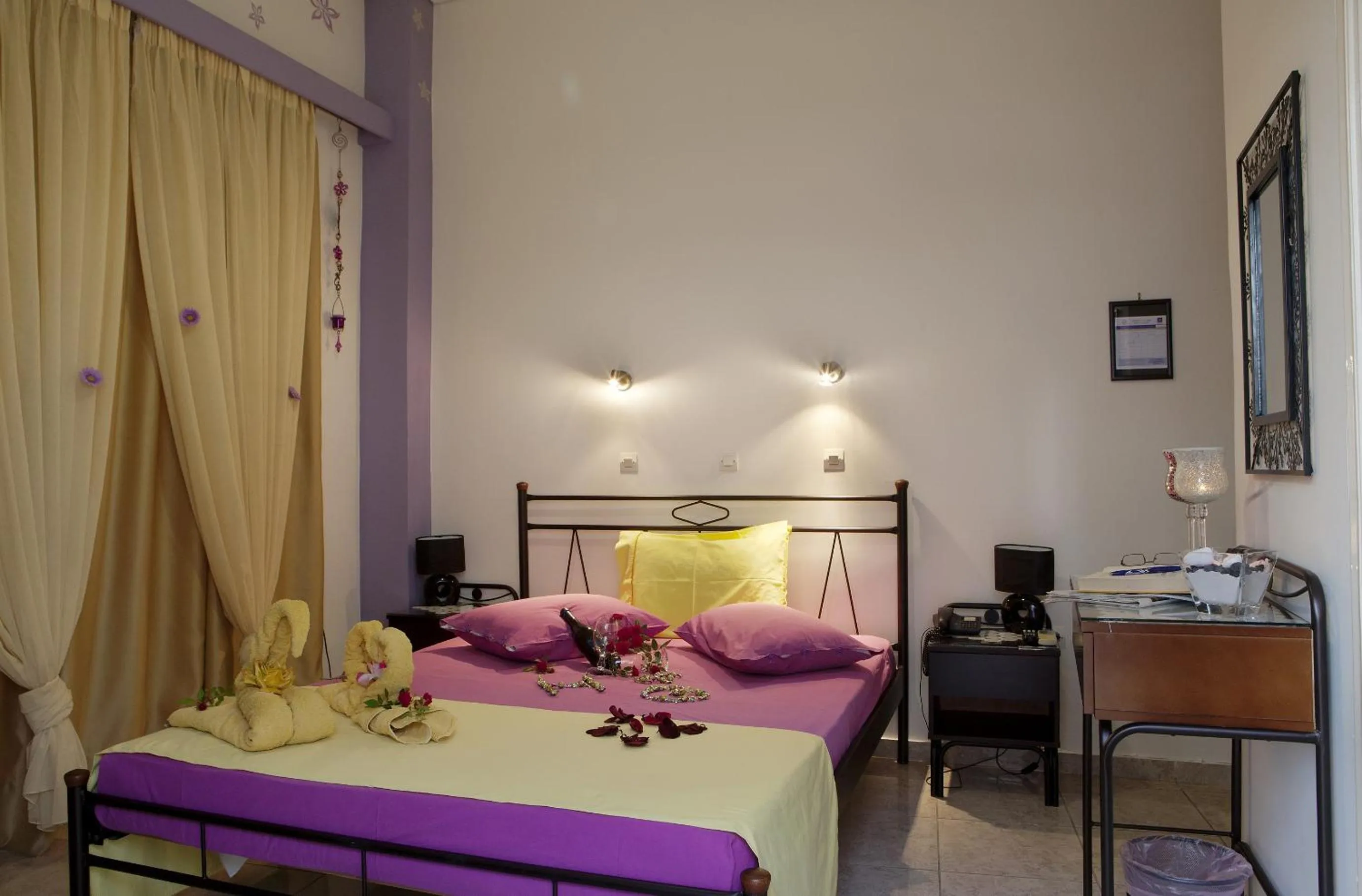 Property building, Bed in Hotel George