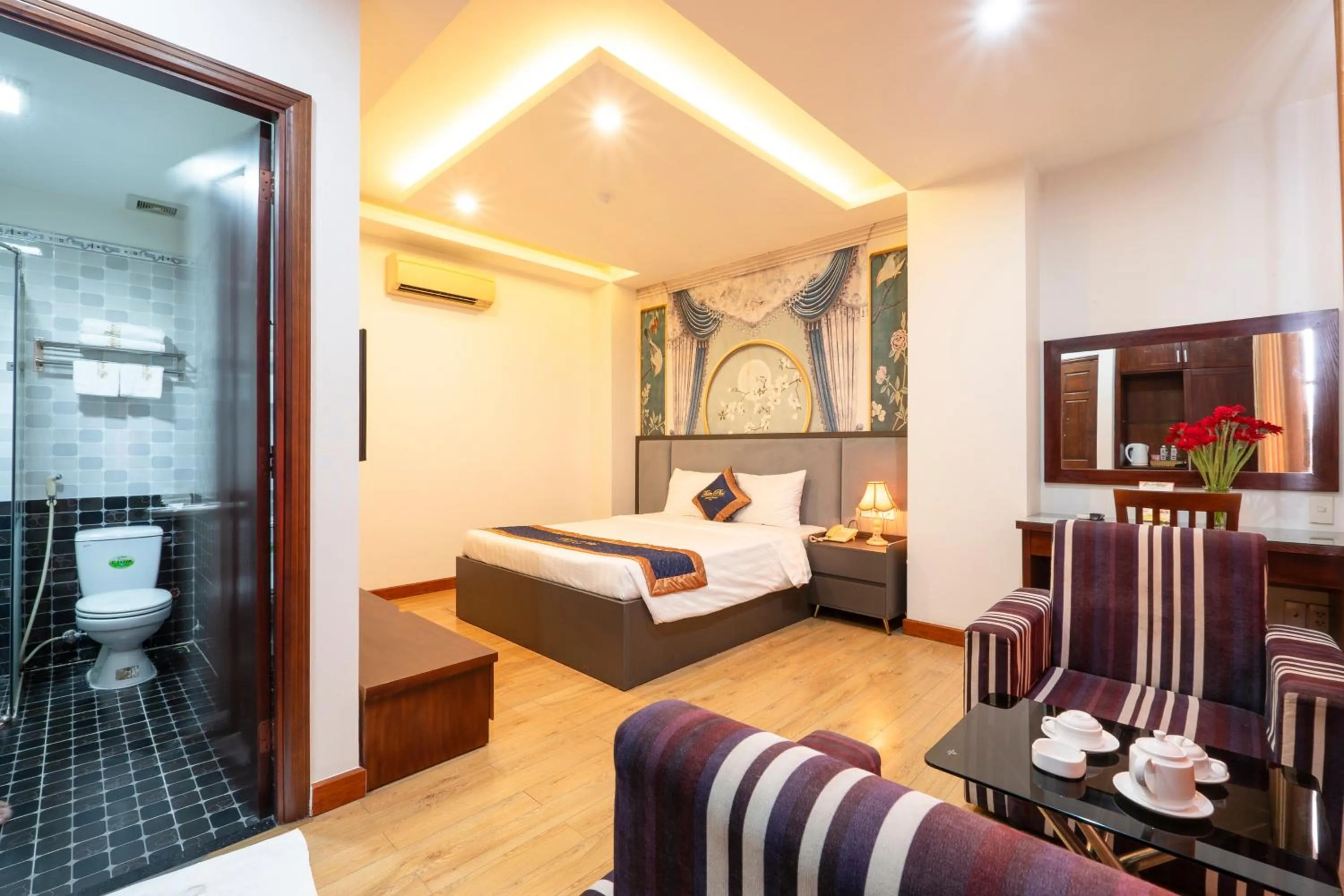 Photo of the whole room, Bed in Thien Phu Logia Hotel