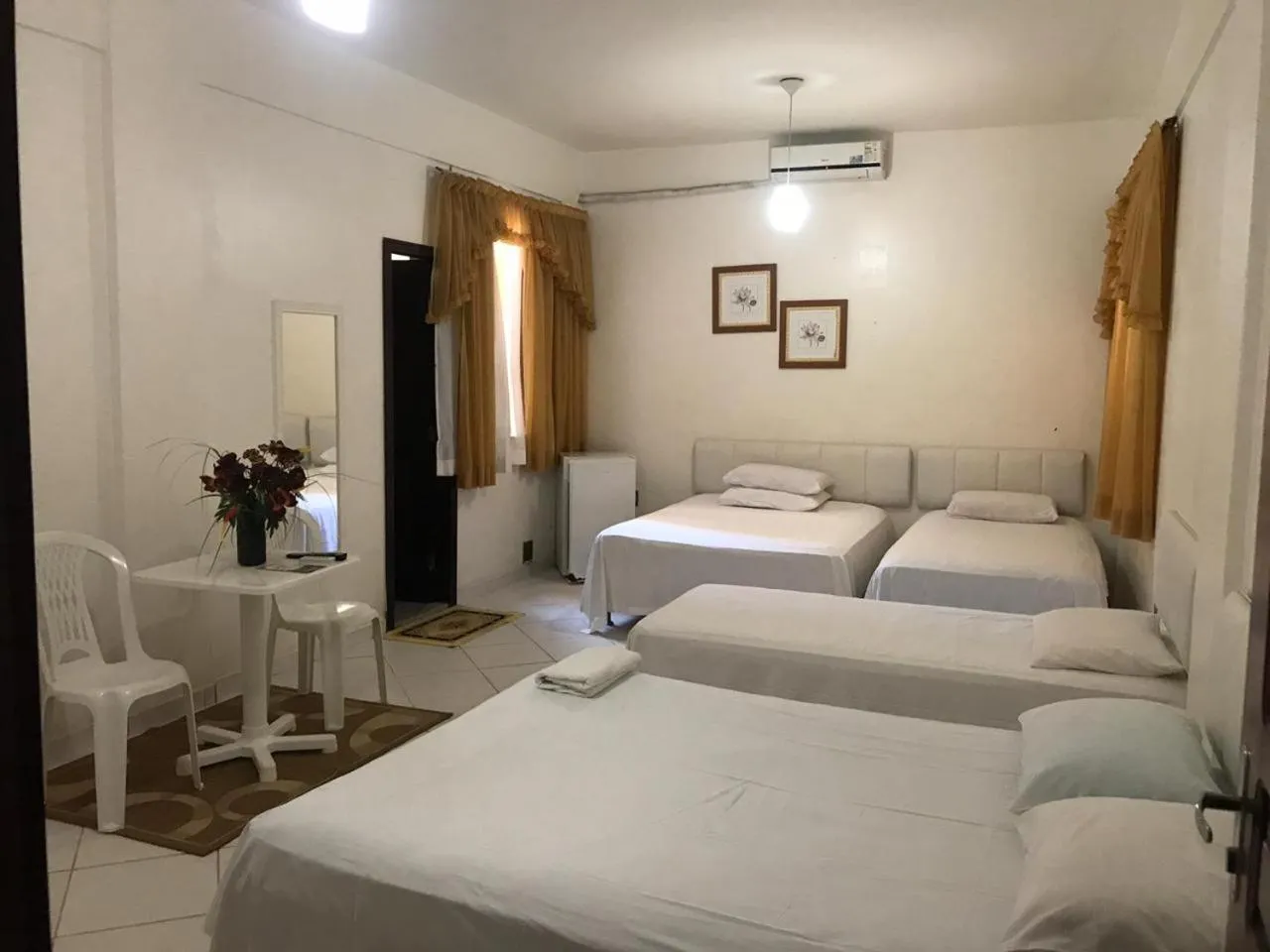 Bed in hotel encontro das aguas