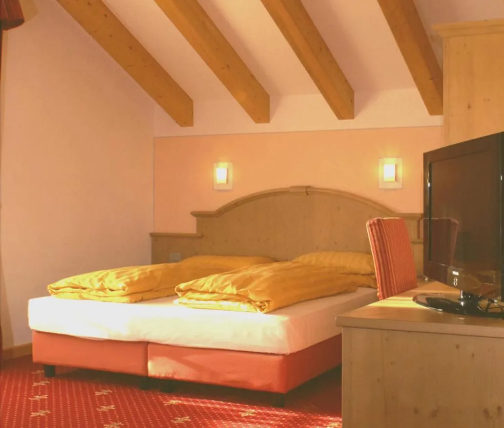 Photo of the whole room, Bed in Hotel Scoiattolo