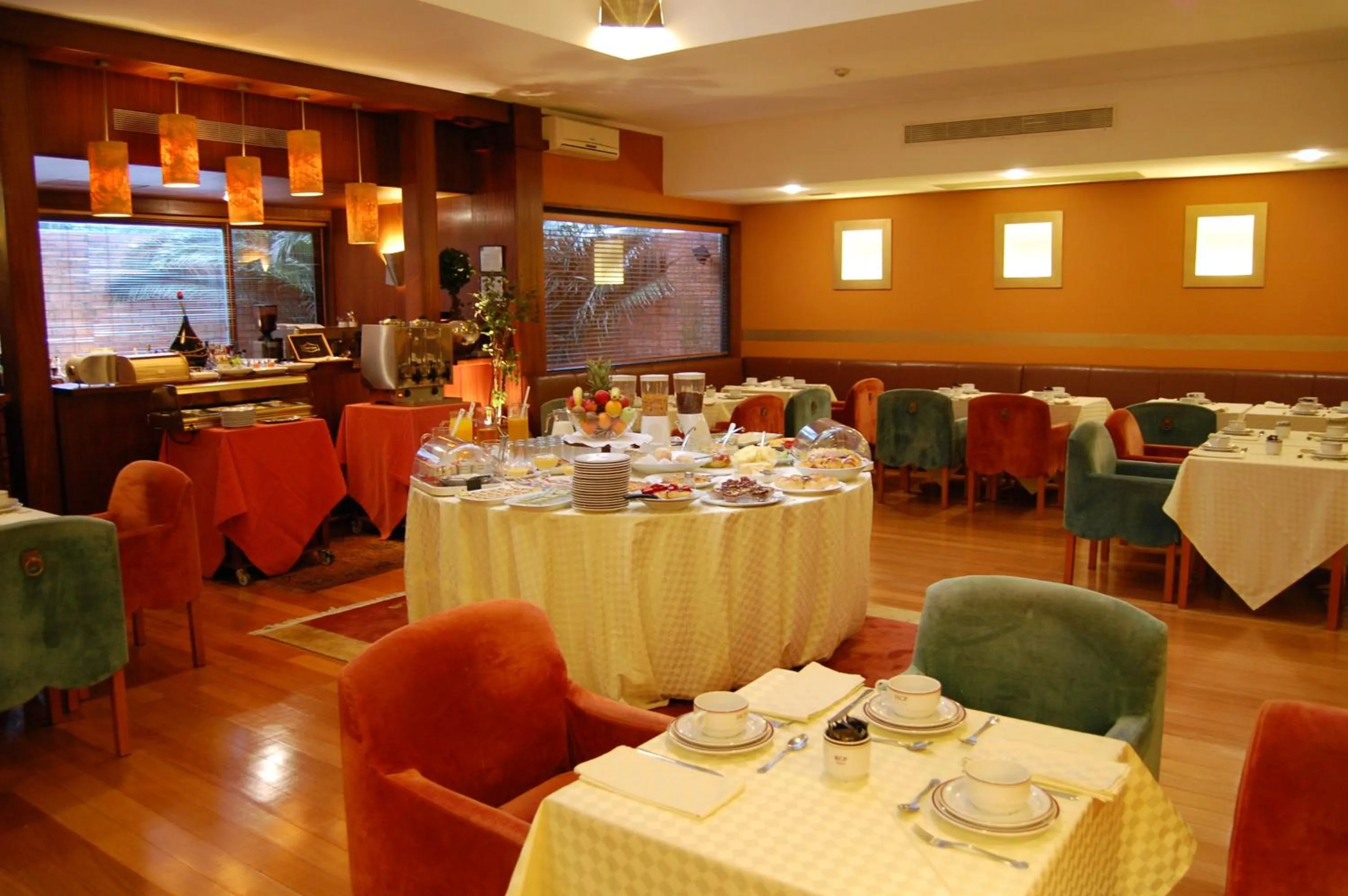 Buffet breakfast in Hotel Central Parque