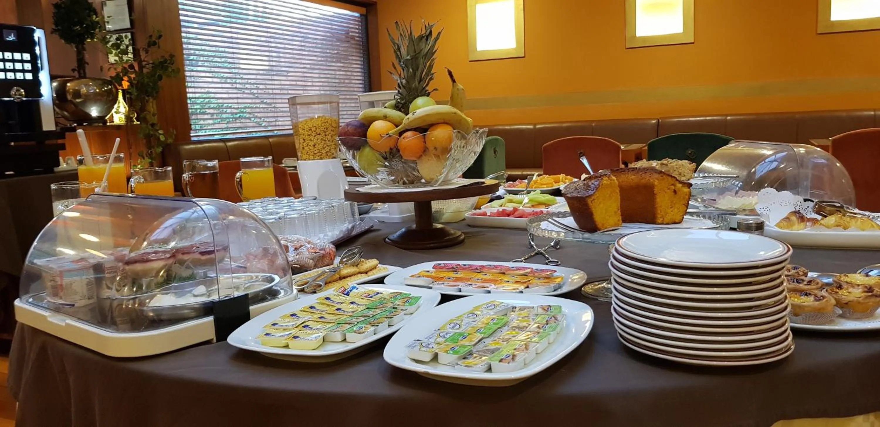 Buffet breakfast in Hotel Central Parque