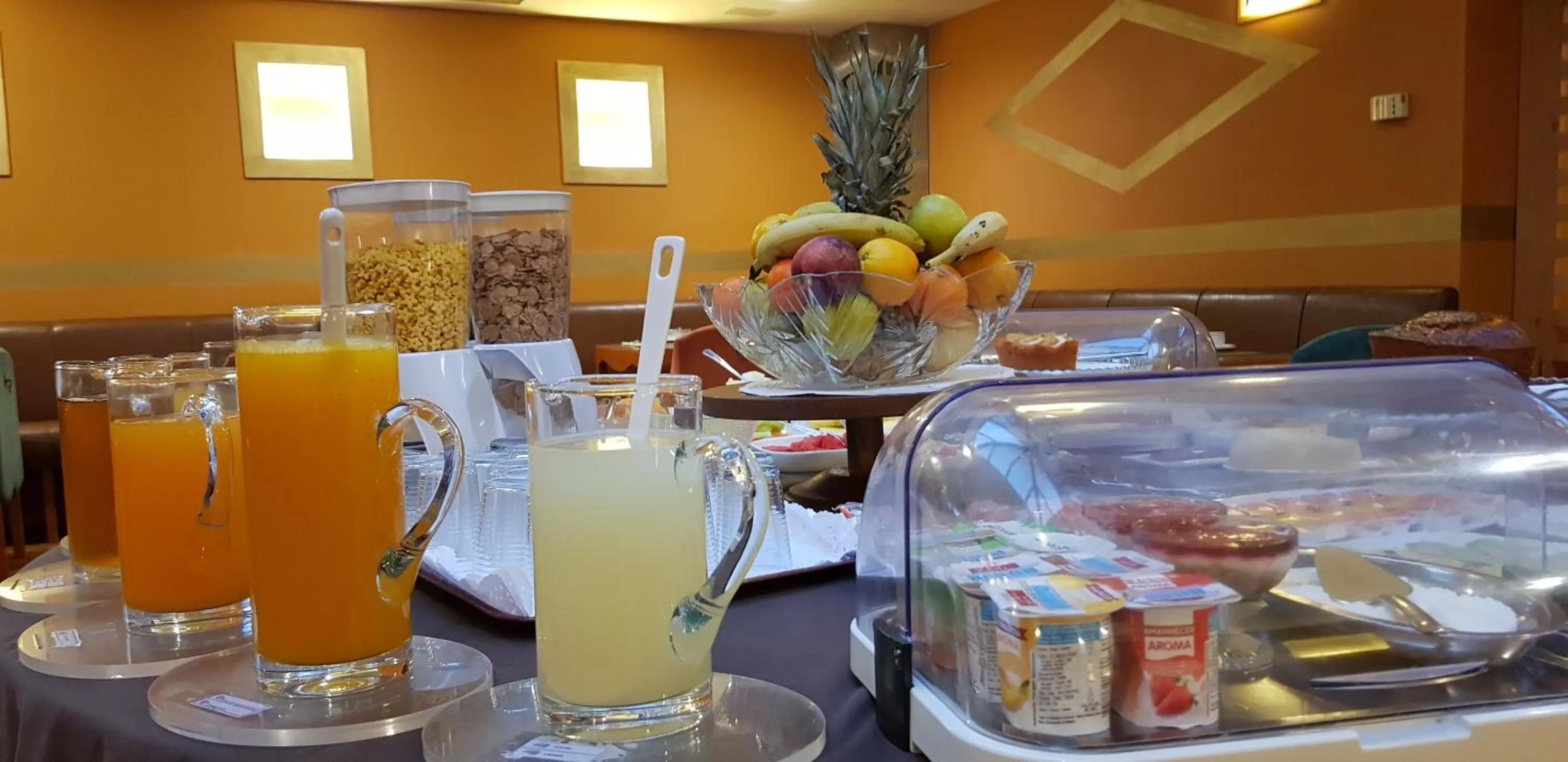 Buffet breakfast in Hotel Central Parque