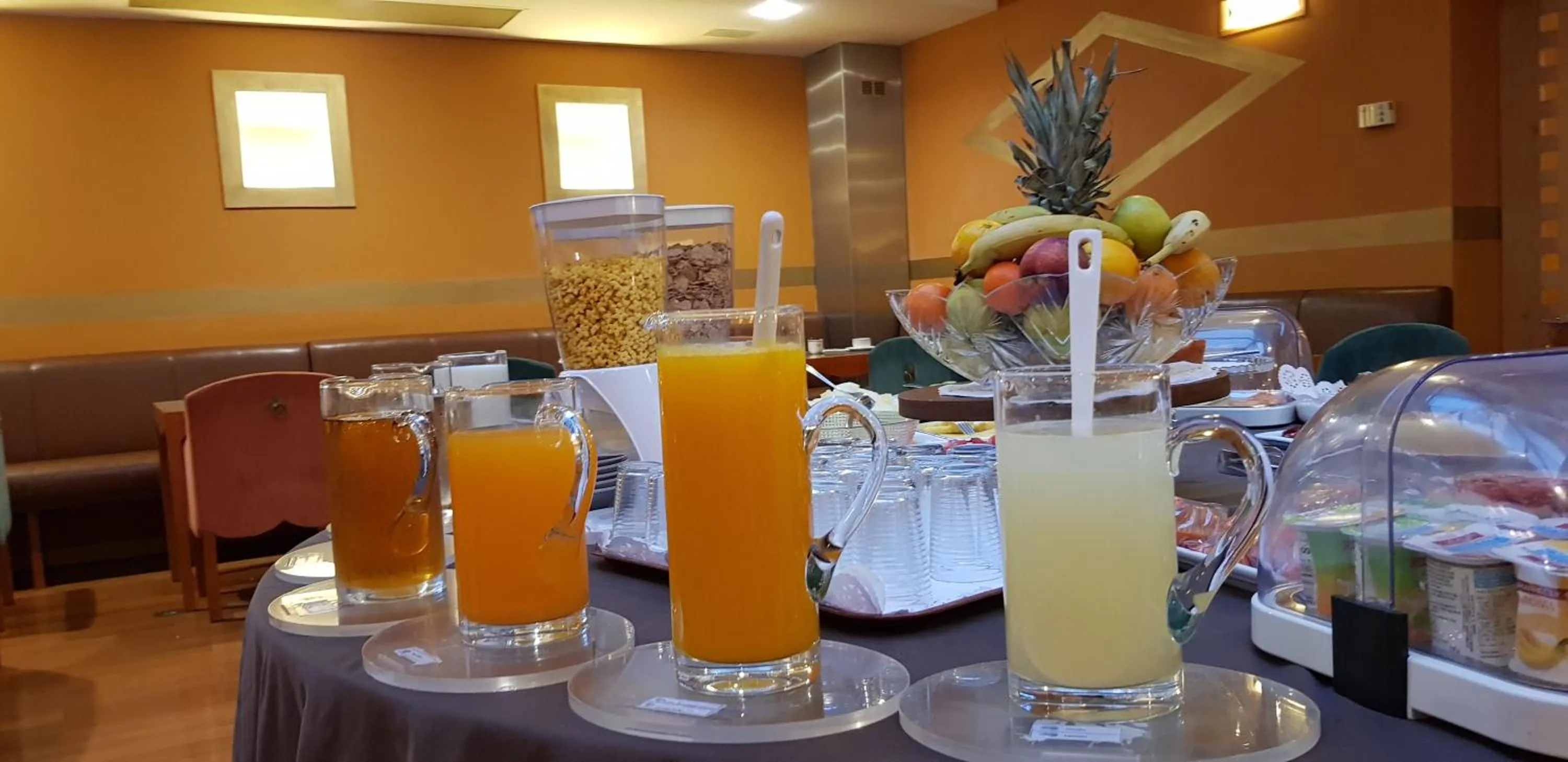 Buffet breakfast in Hotel Central Parque