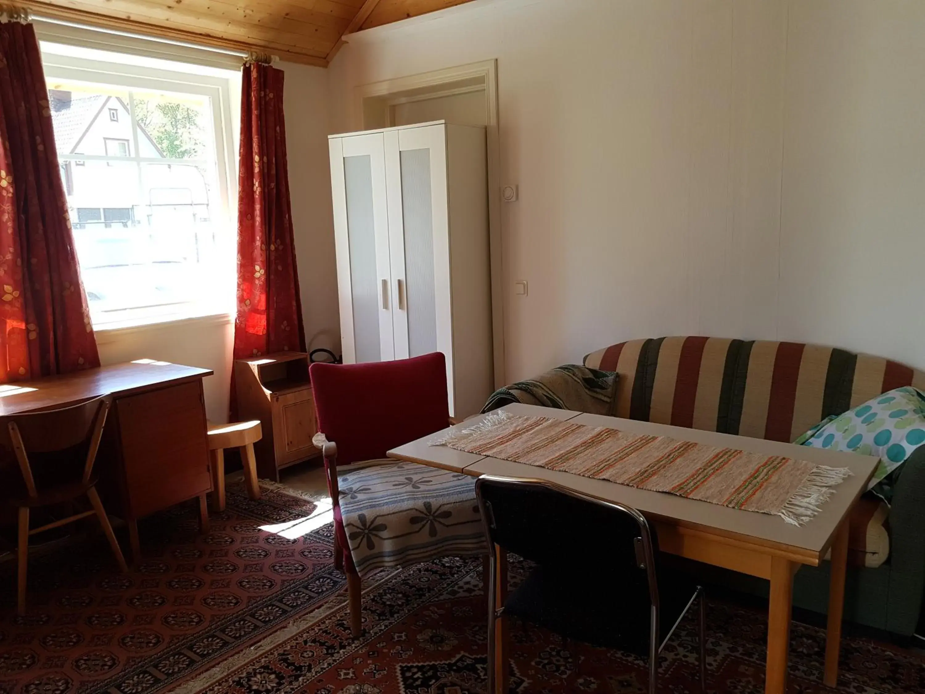 Budget Double Room in Perenner på bakgården Budget Double Room in Perenner på bakgården