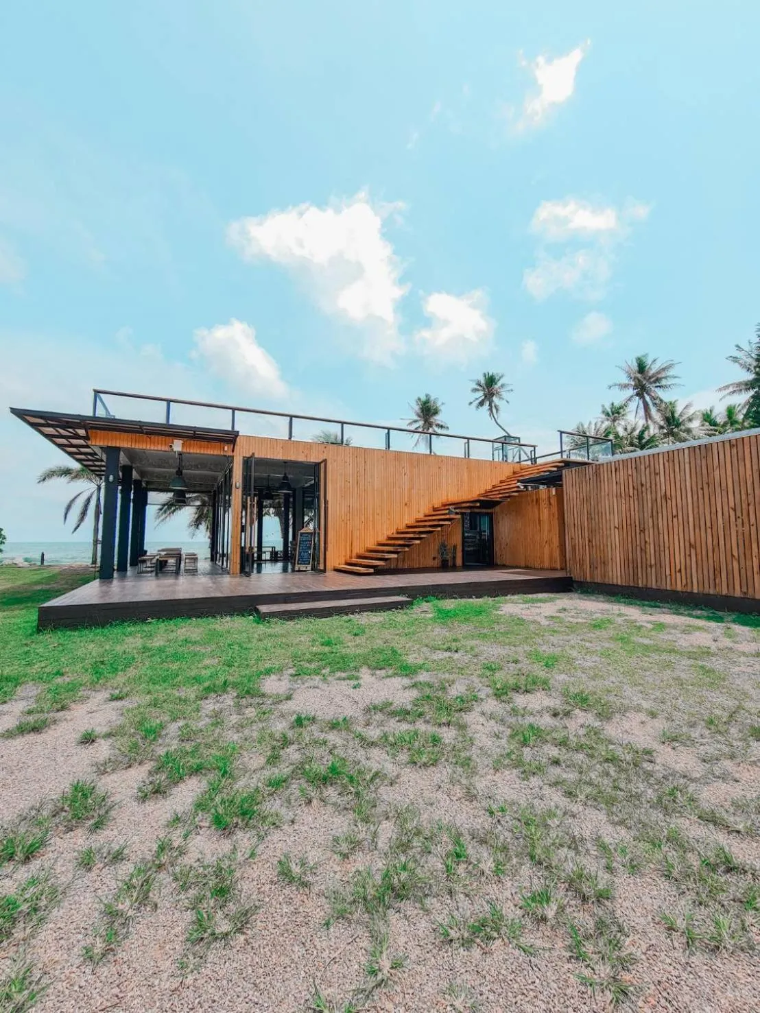 Restaurant/places to eat in Saphli Villa