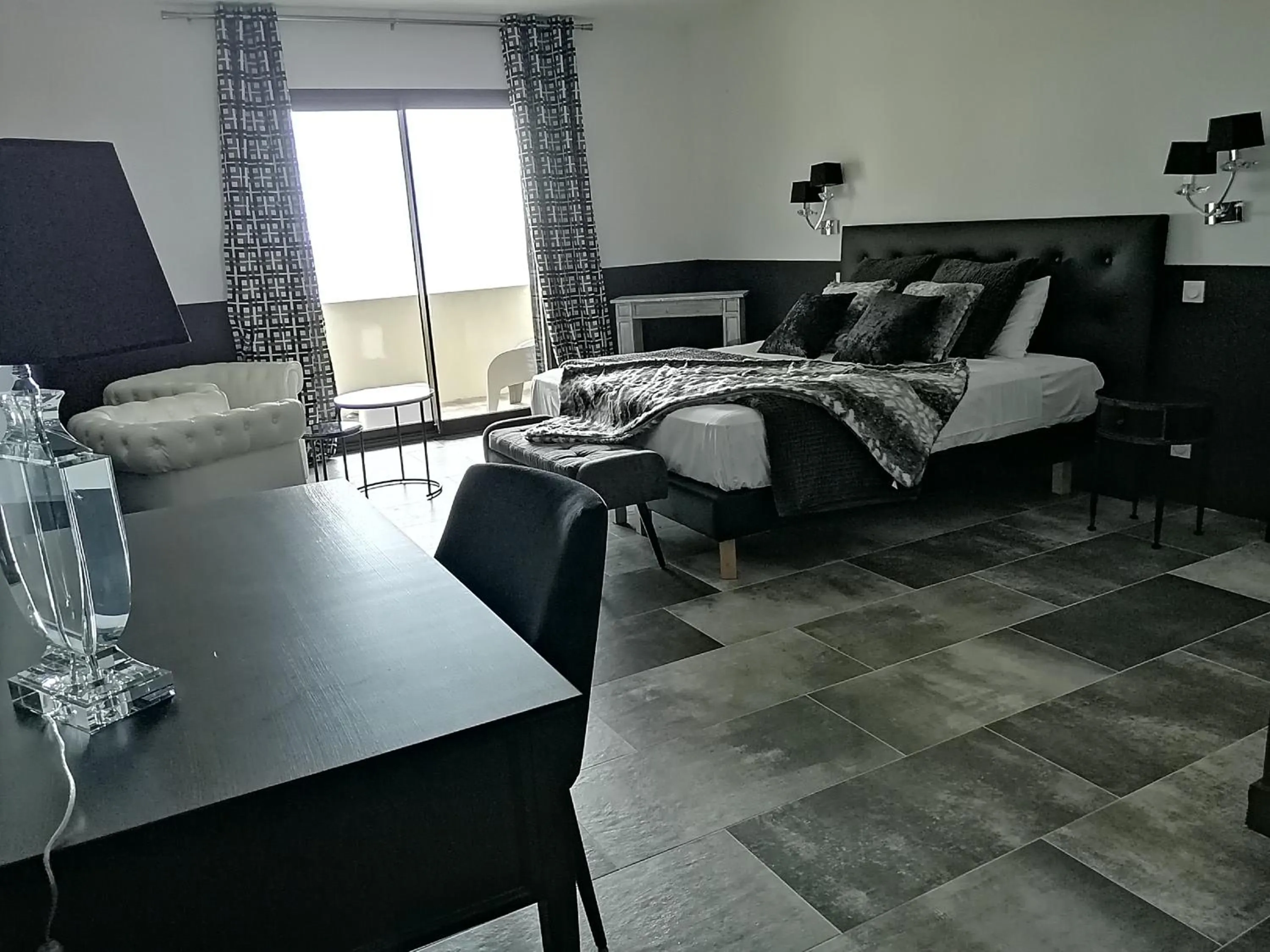 Photo of the whole room, Bed in Auberge Ferayola