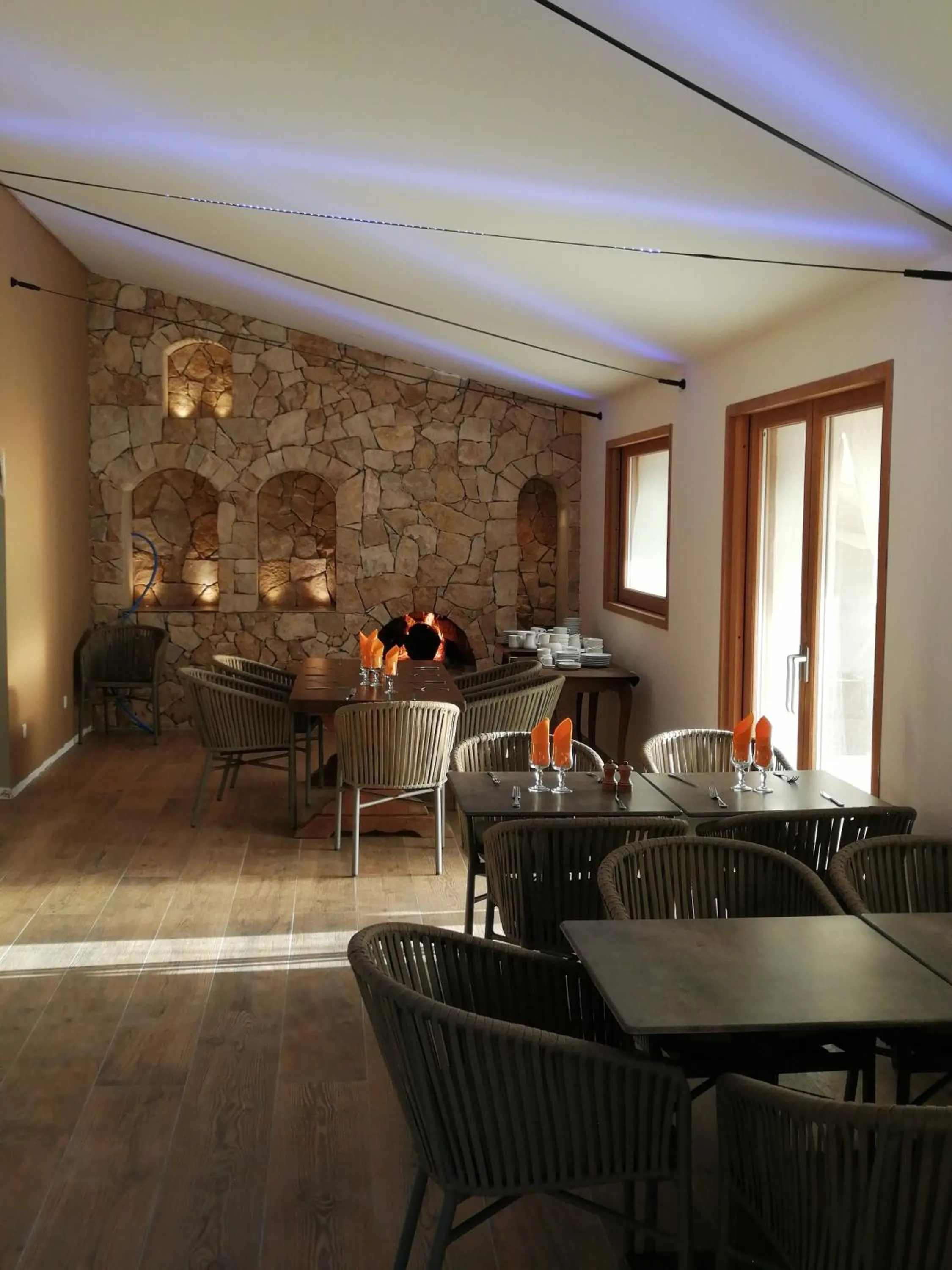 Restaurant/places to eat in Auberge Ferayola