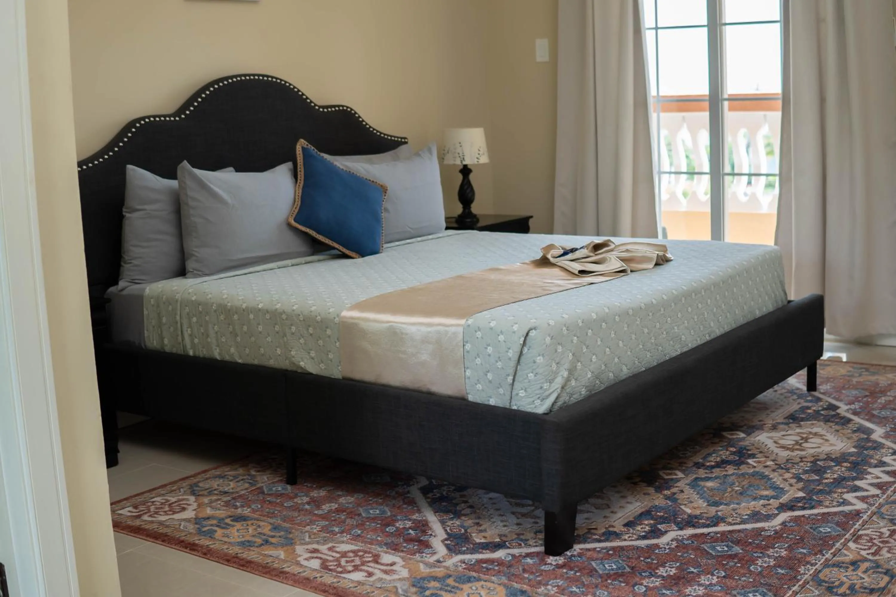 Restaurant/places to eat, Bed in GC Resort