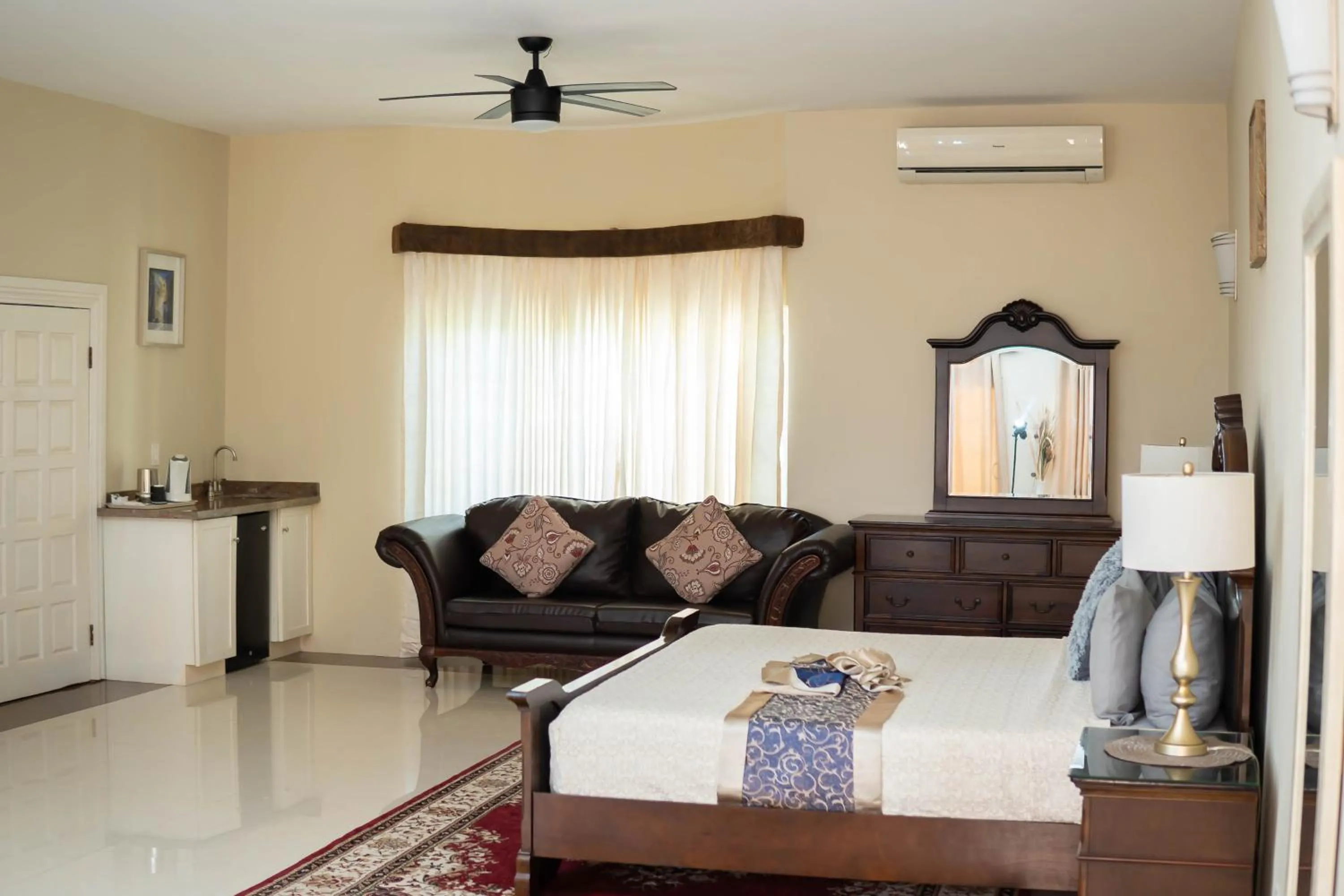 Restaurant/places to eat in GC Resort