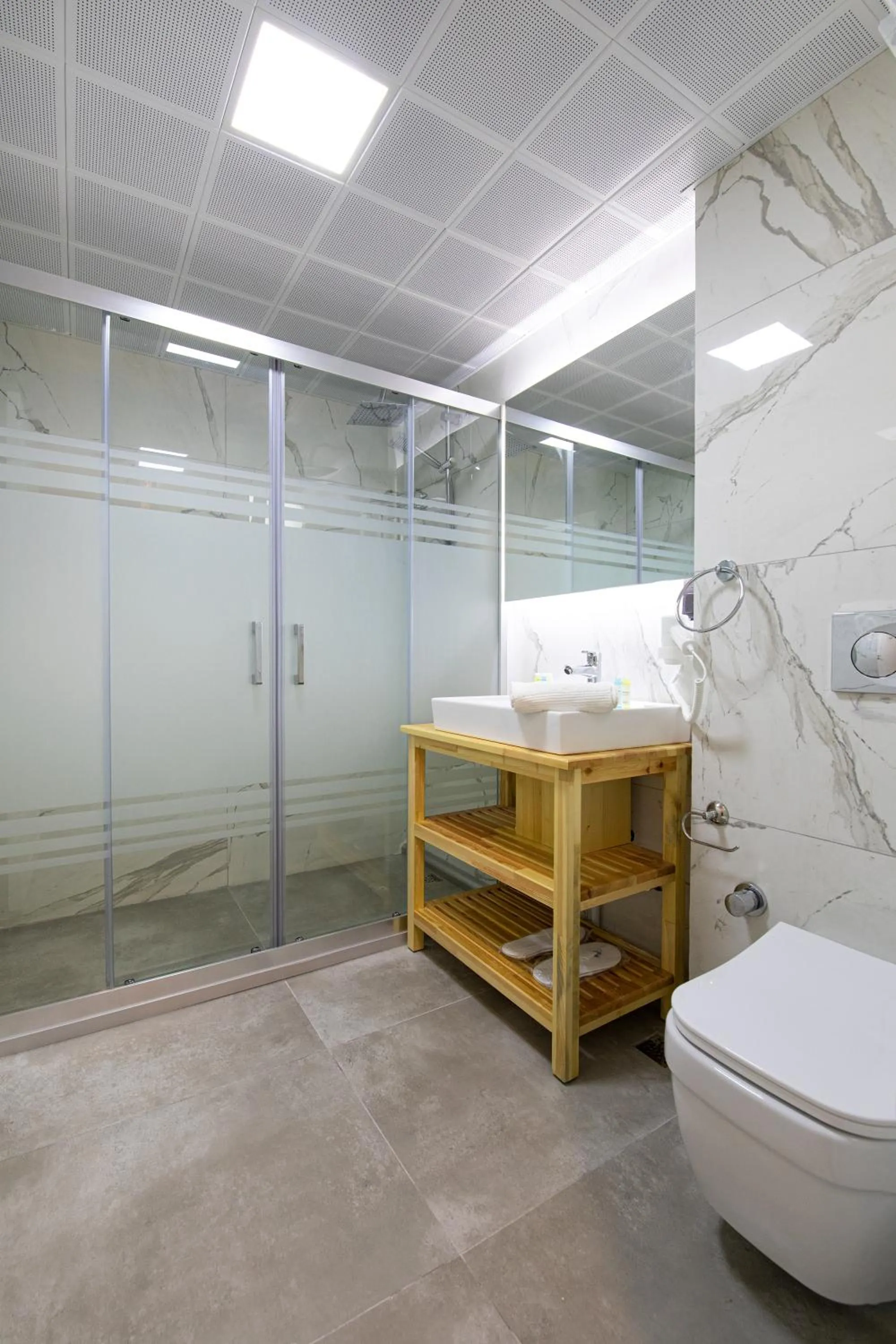 Shower in Twins Hotel Çeşme