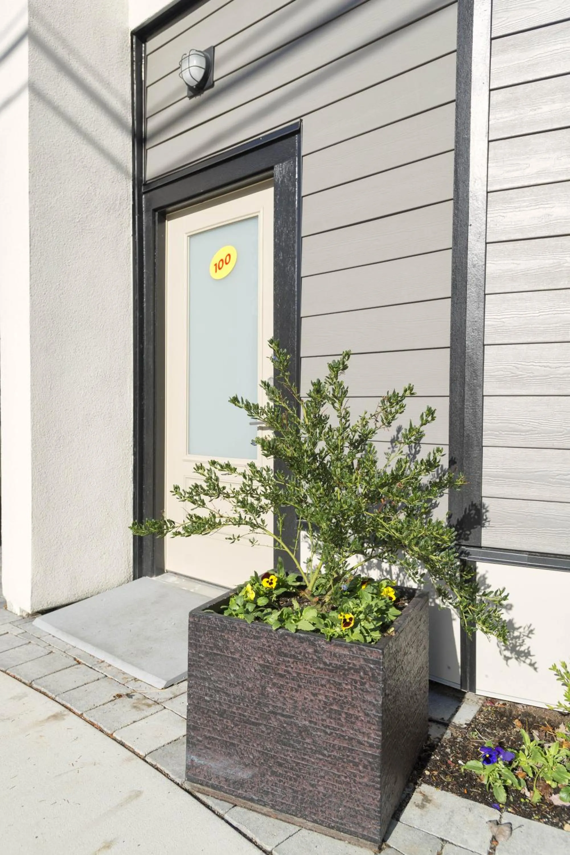 Facade/entrance in SoLo Suites