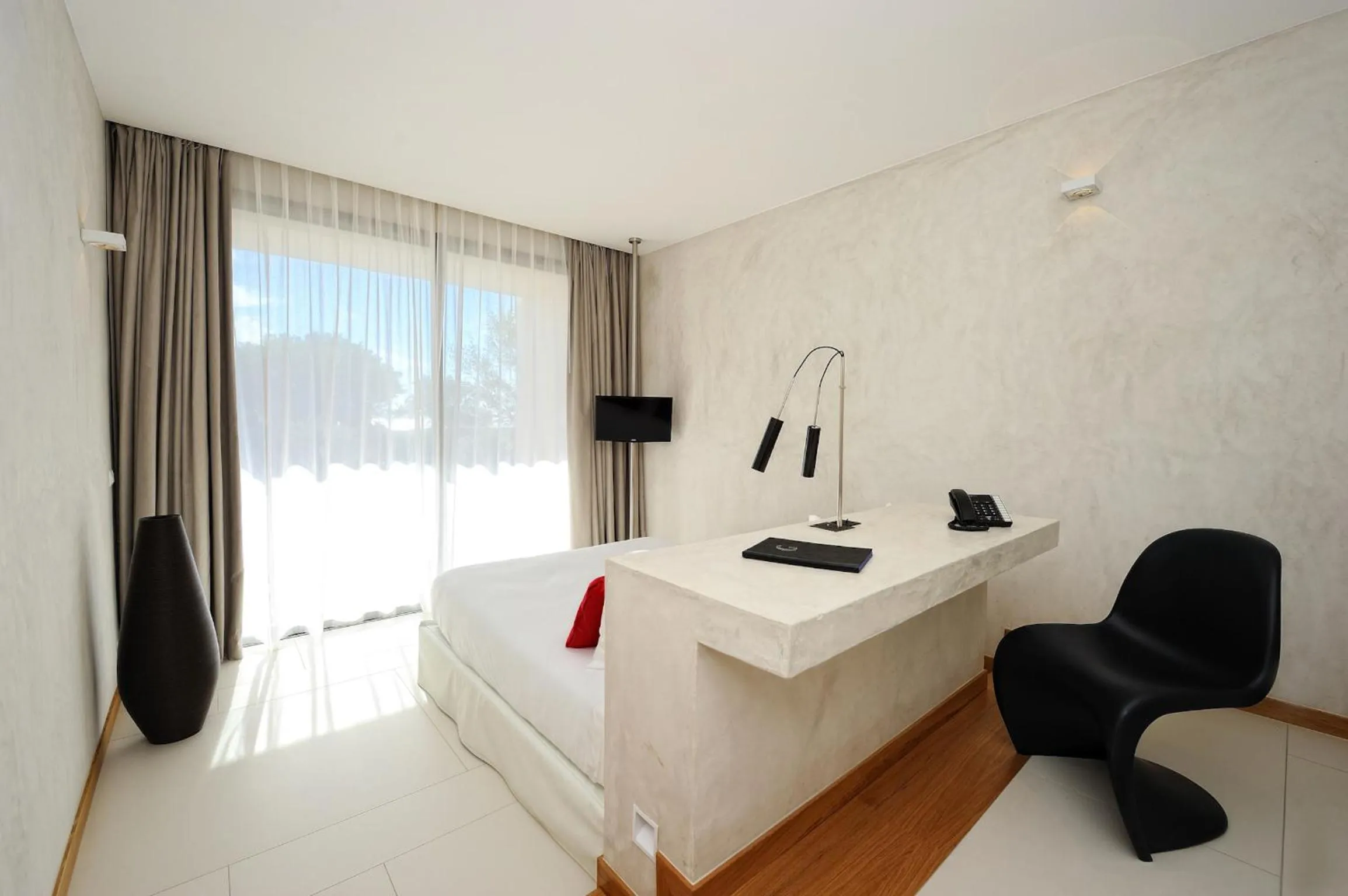 Photo of the whole room, Bed in Hôtel Cala di Greco