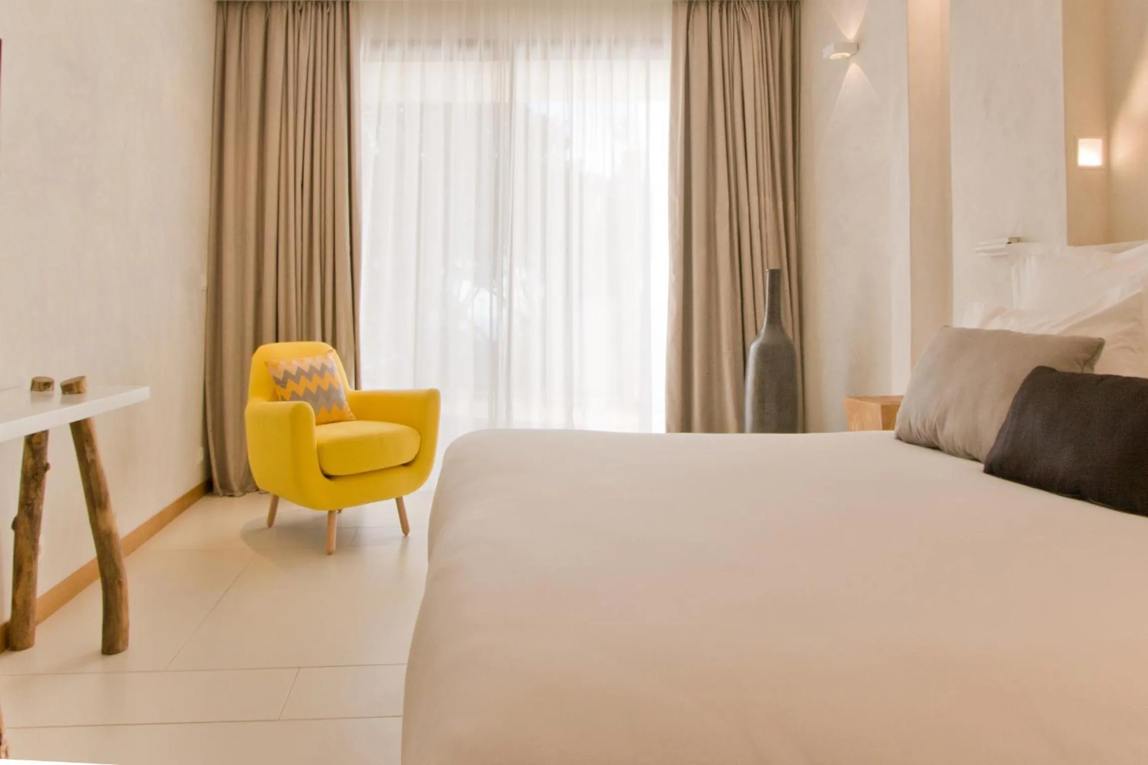 Photo of the whole room, Bed in Hôtel Cala di Greco