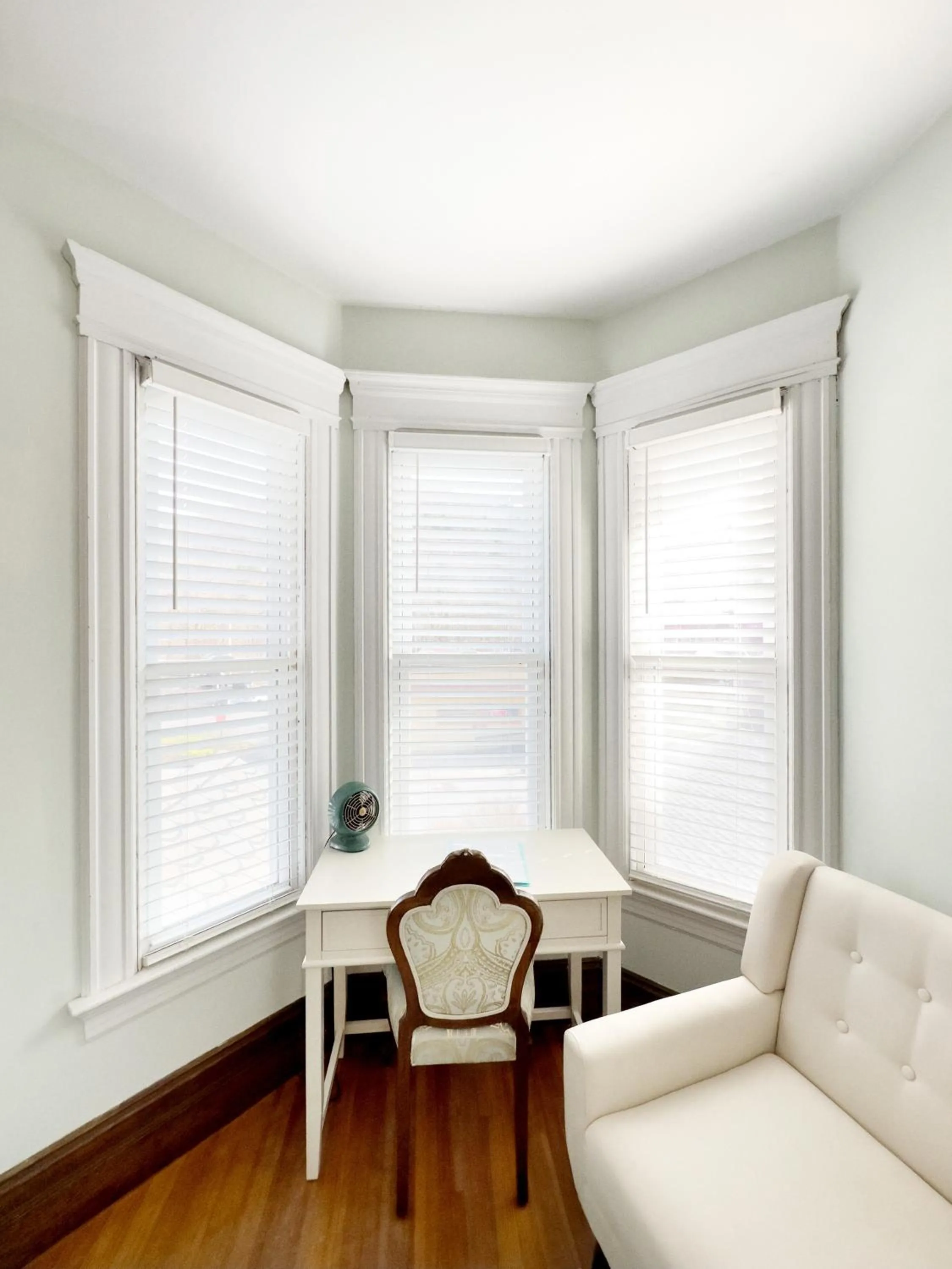 Seating area in Shadowcrest