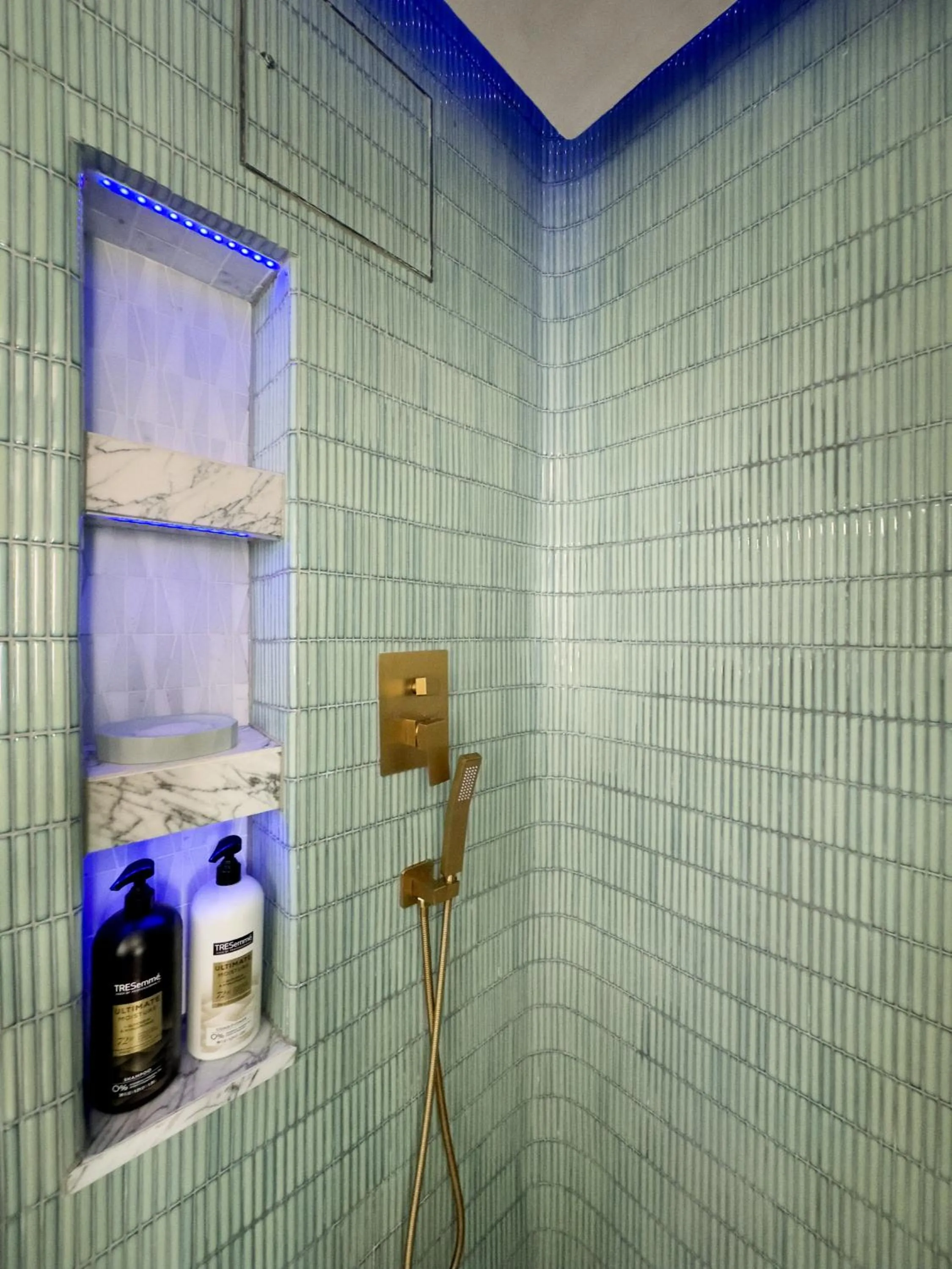 Shower in Shadowcrest