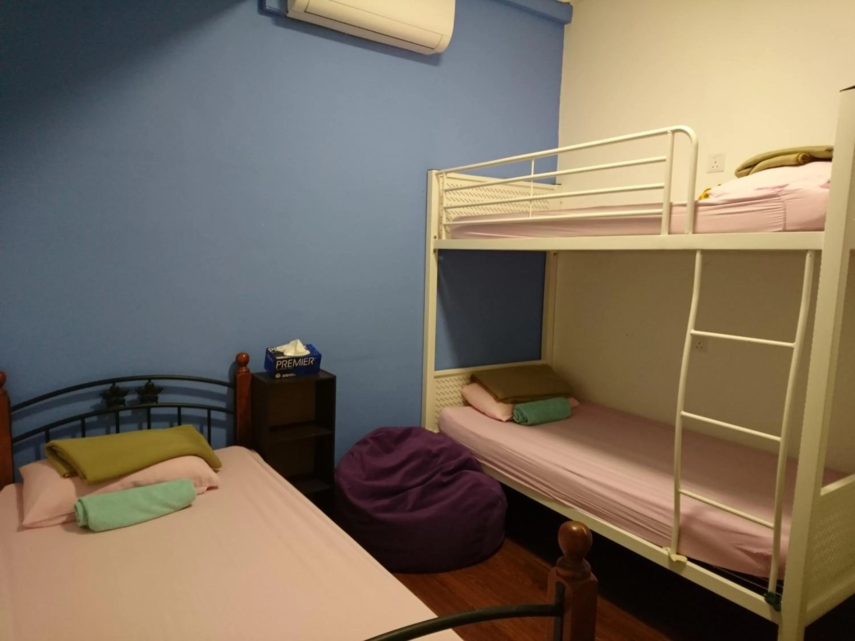 bunk bed, Bed in Moon Eleven Hostel Near Klia & Klia2