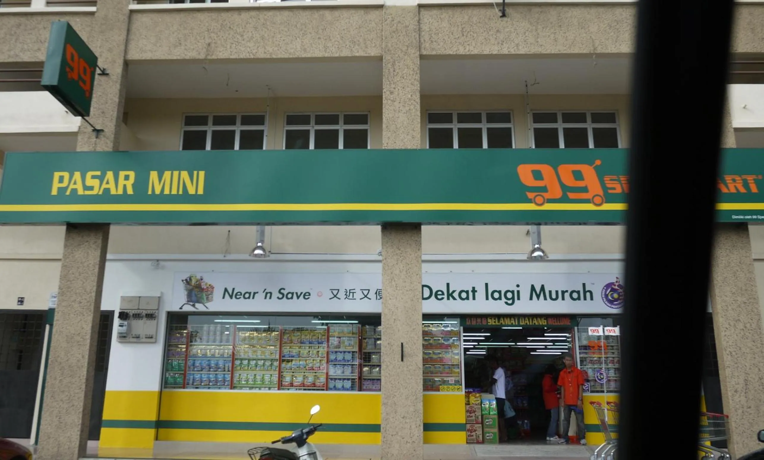 Evening entertainment in Moon Eleven Hostel Near Klia & Klia2