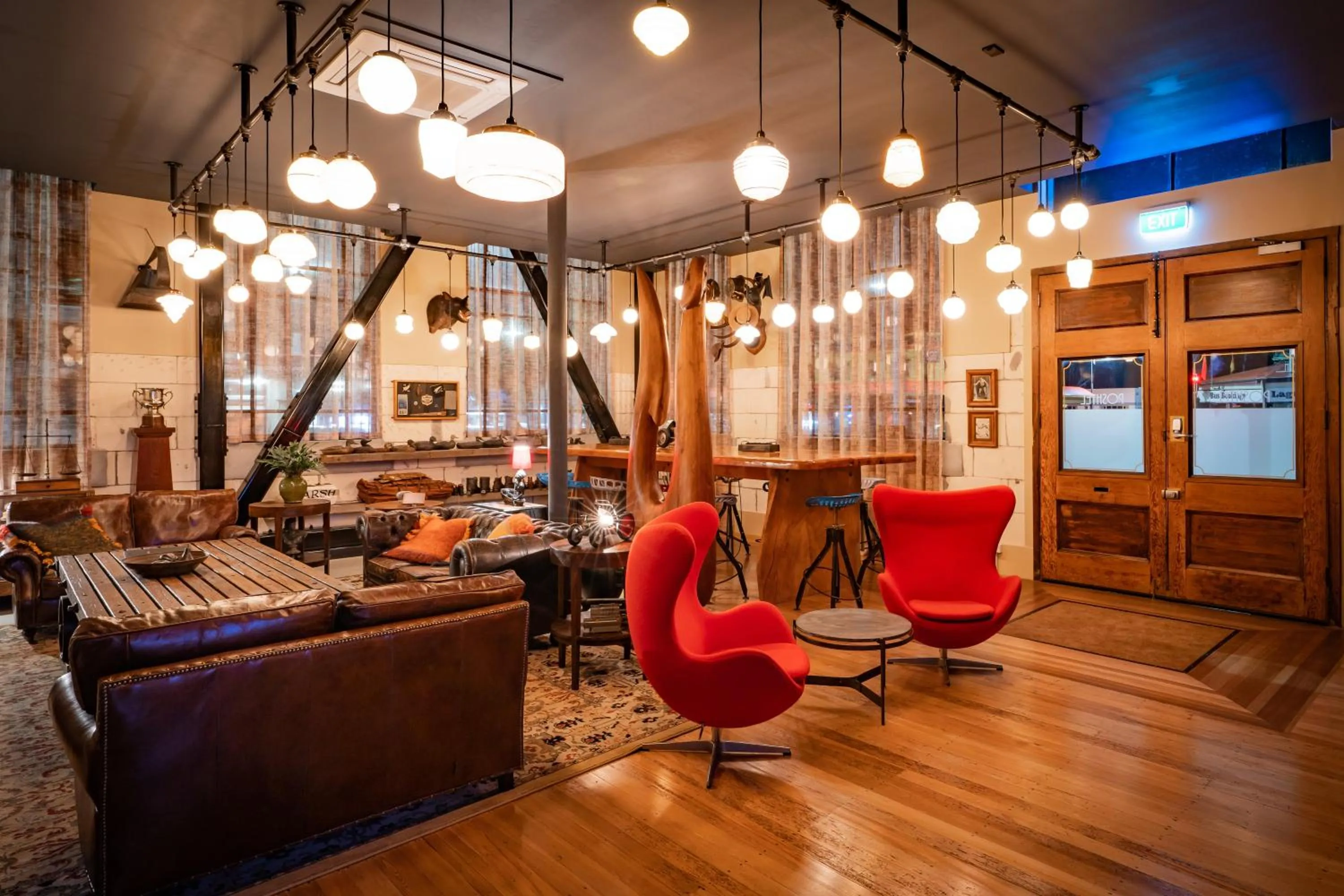 Communal lounge/ TV room in Poshtel