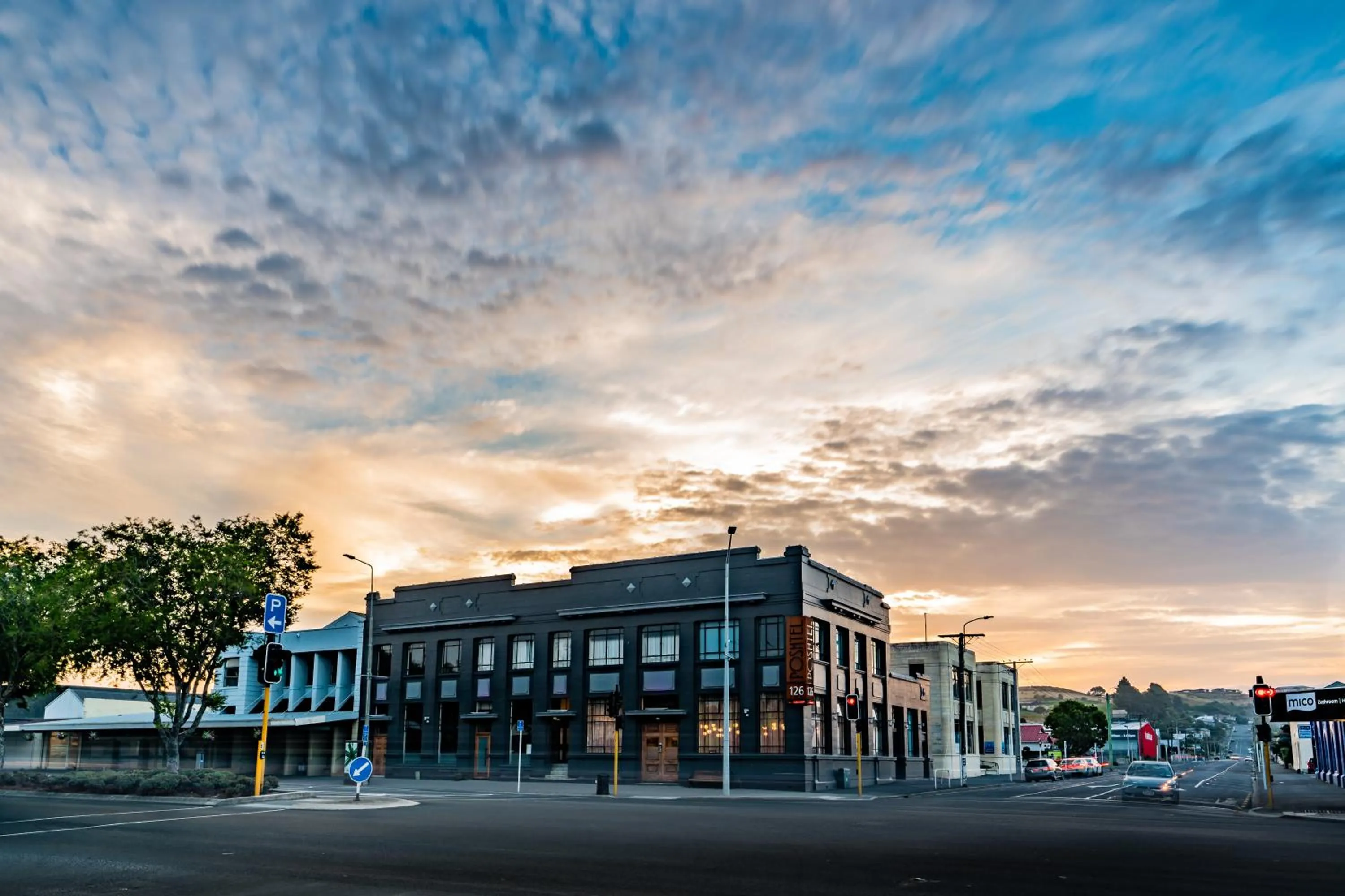 Property building in Poshtel