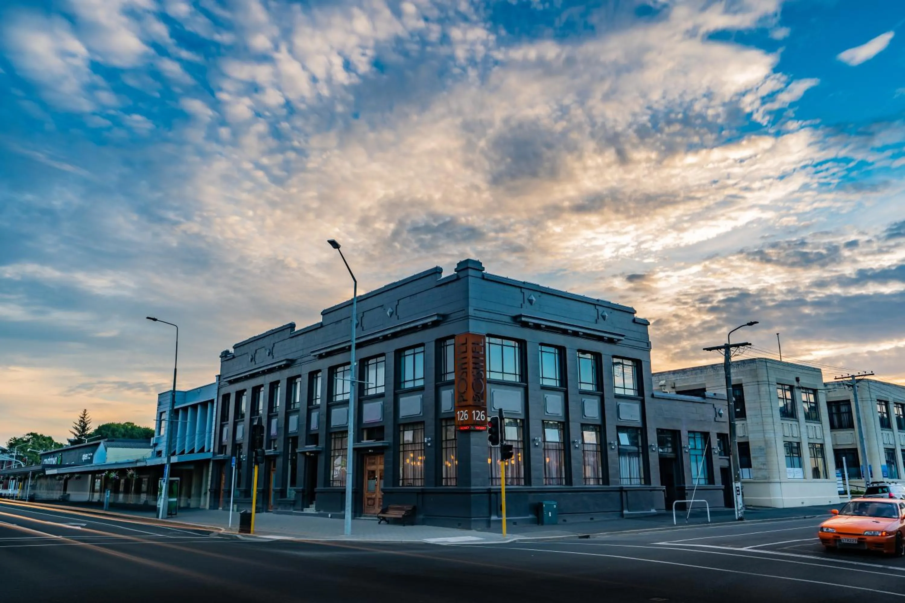 Property building in Poshtel