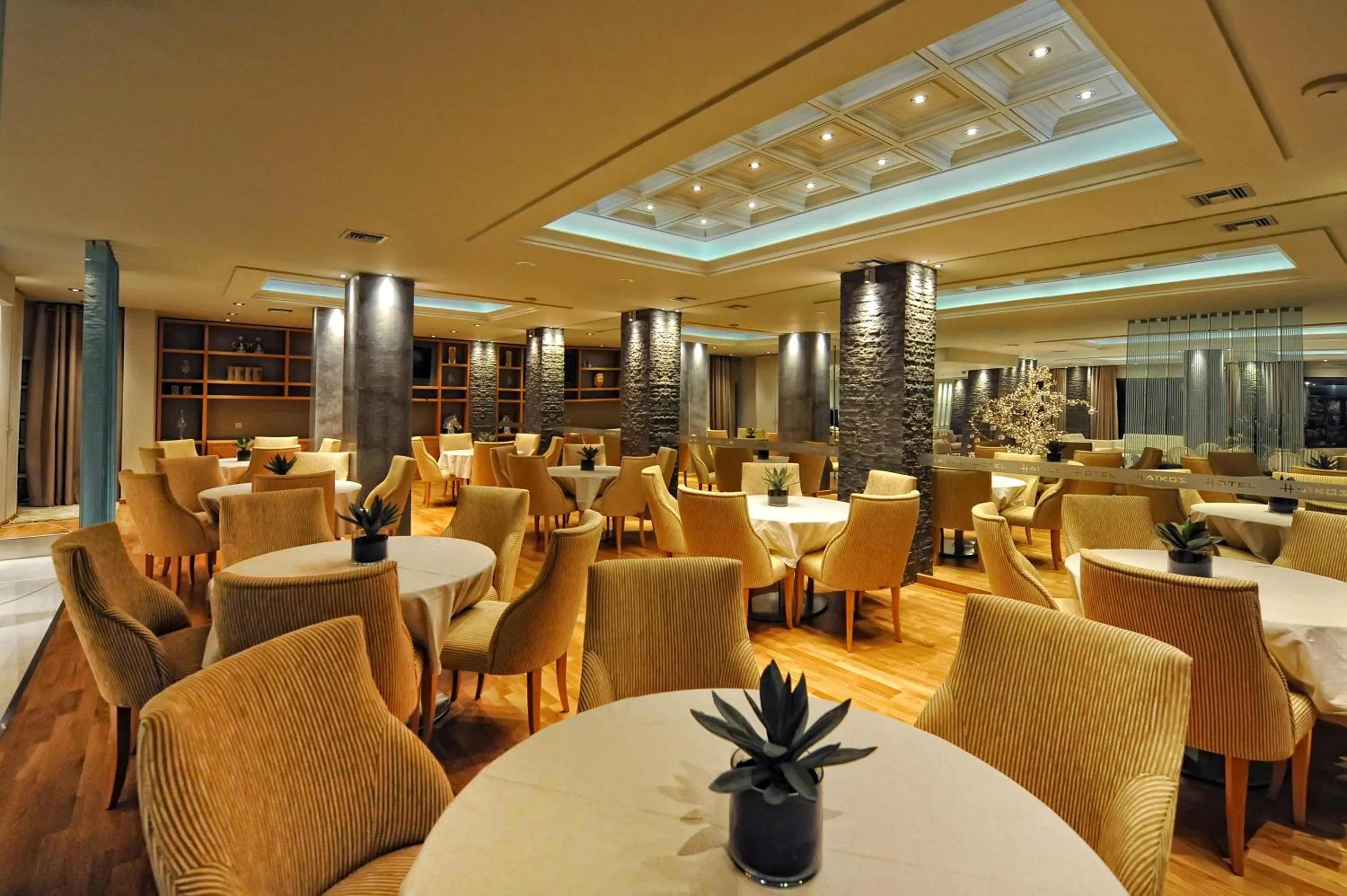Restaurant/places to eat in Haikos Hotel
