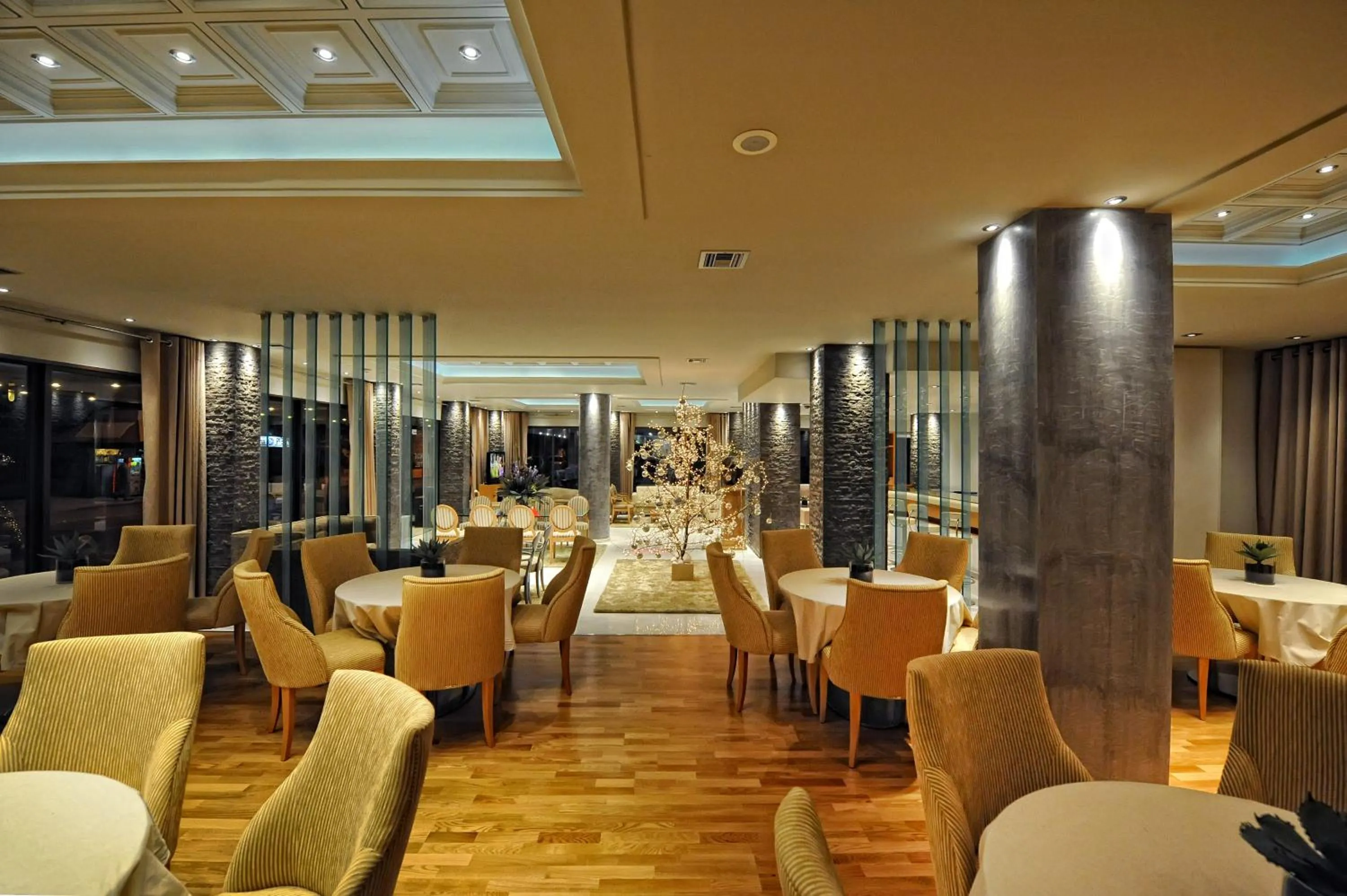 Restaurant/places to eat in Haikos Hotel