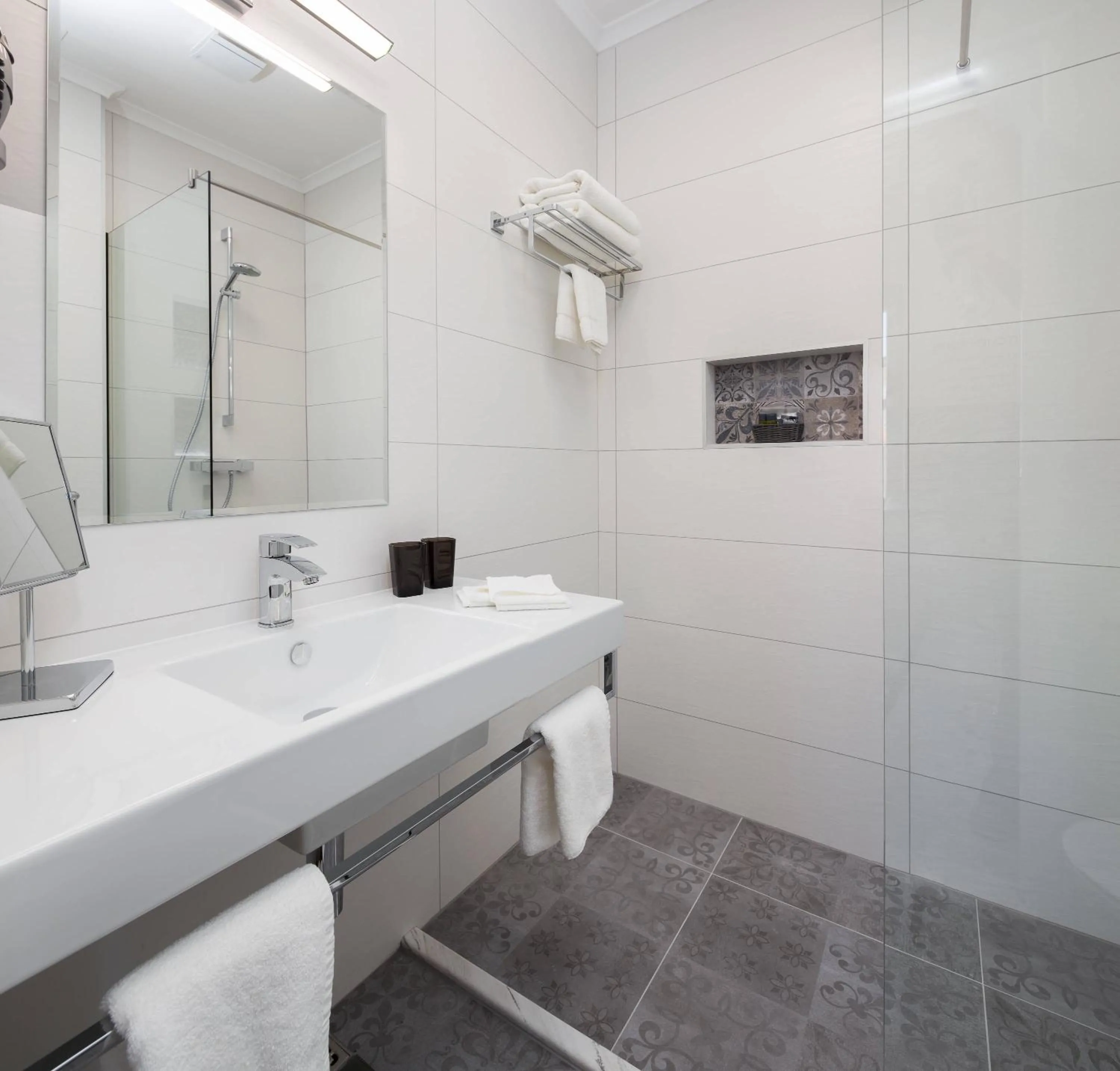 Shower in Sleep Split