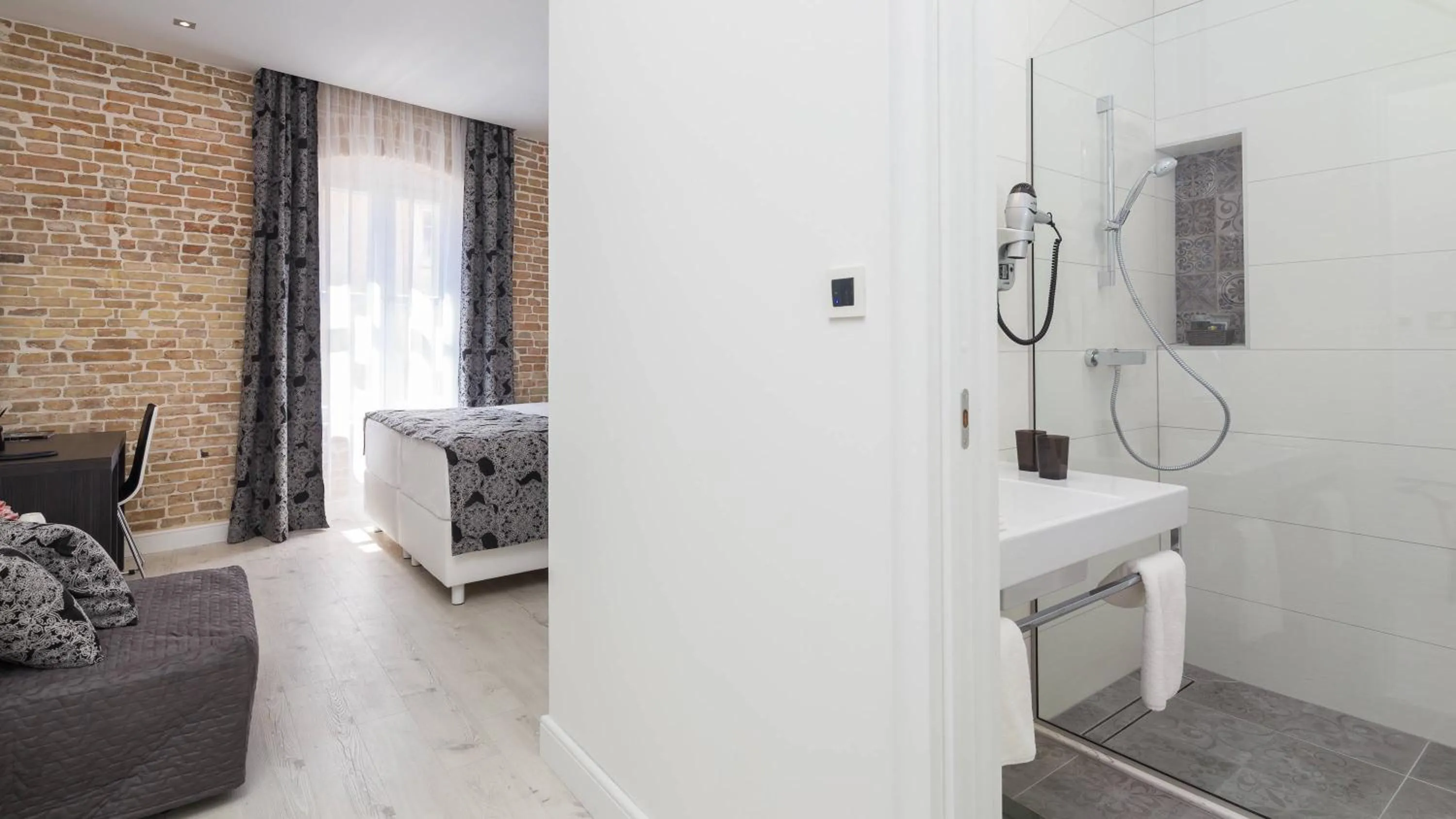 Bedroom in Sleep Split