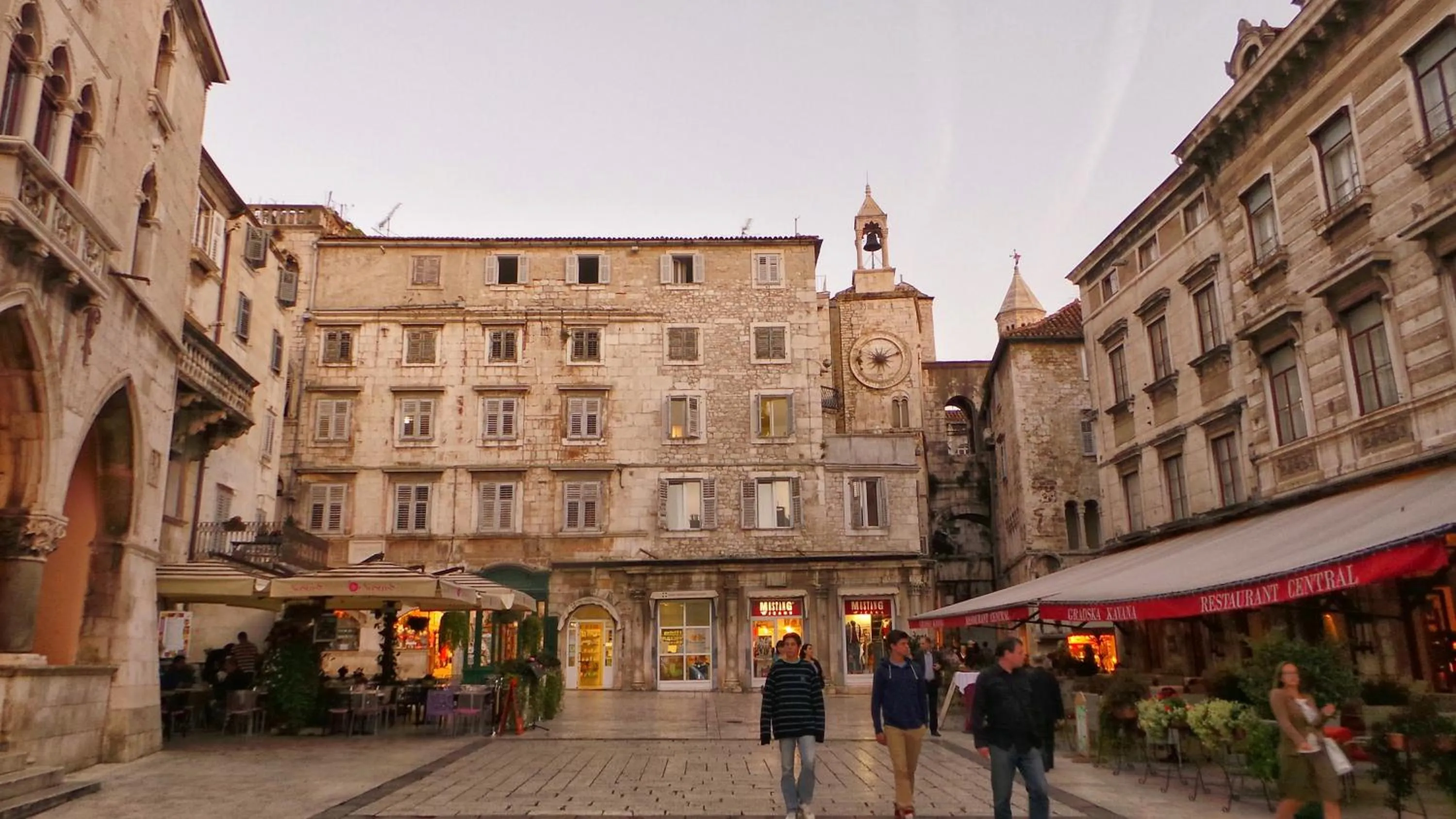 Neighbourhood in Sleep Split