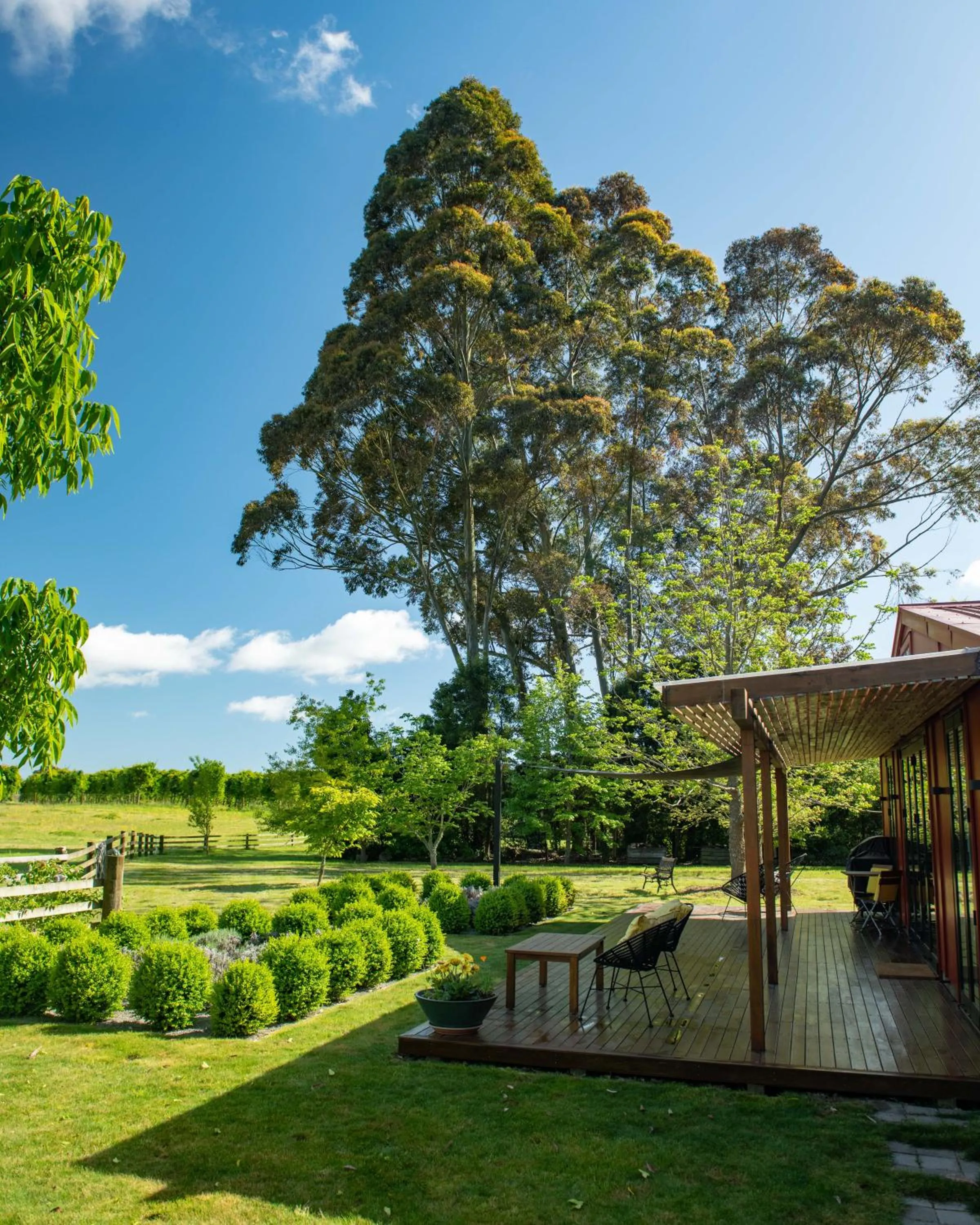 Property building in River Road Retreat