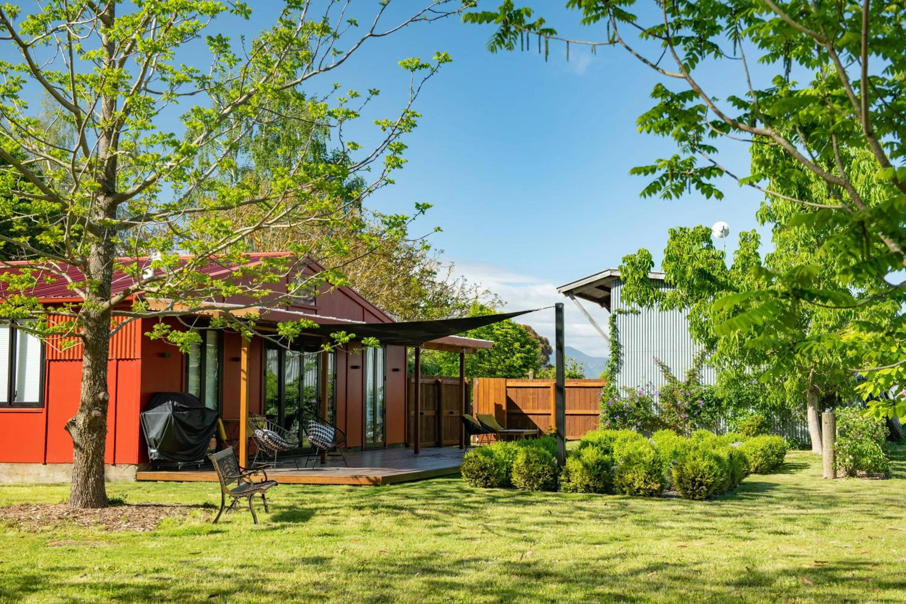 Property building in River Road Retreat