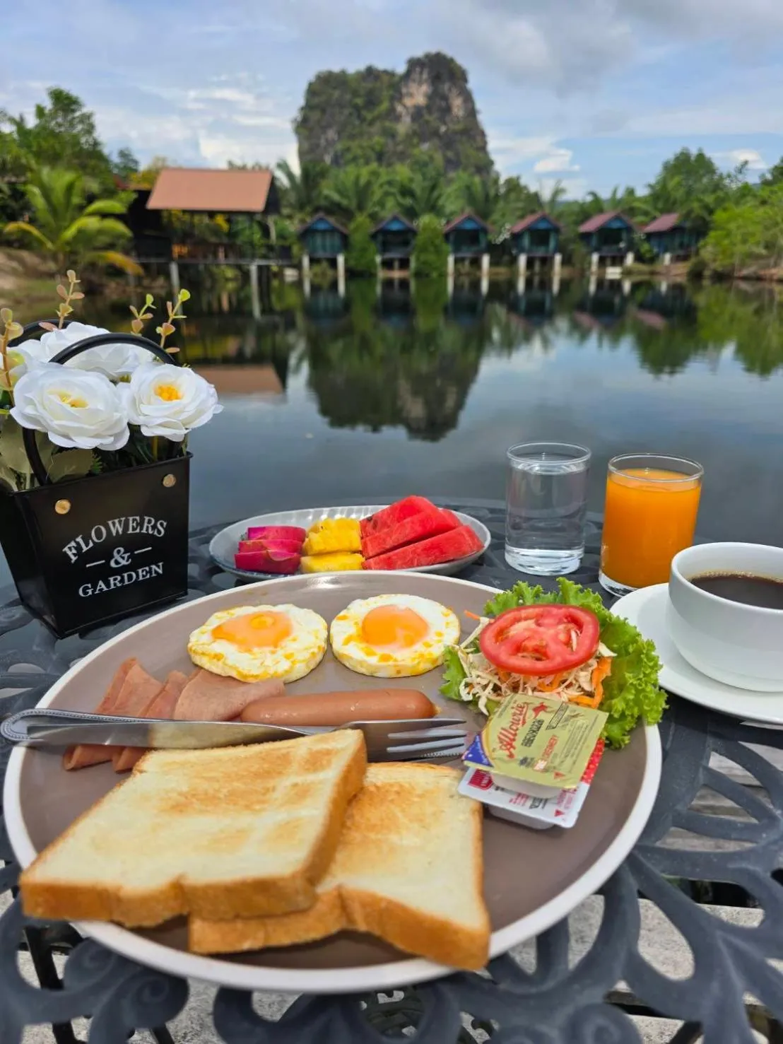 Baannai Lake View Resort