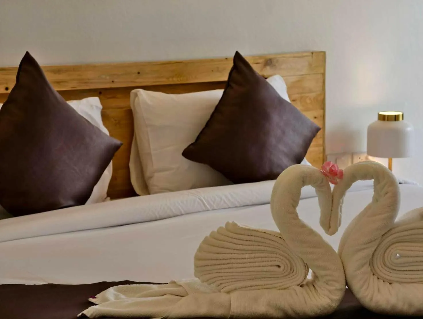 Bed in Baannai Lake View Resort