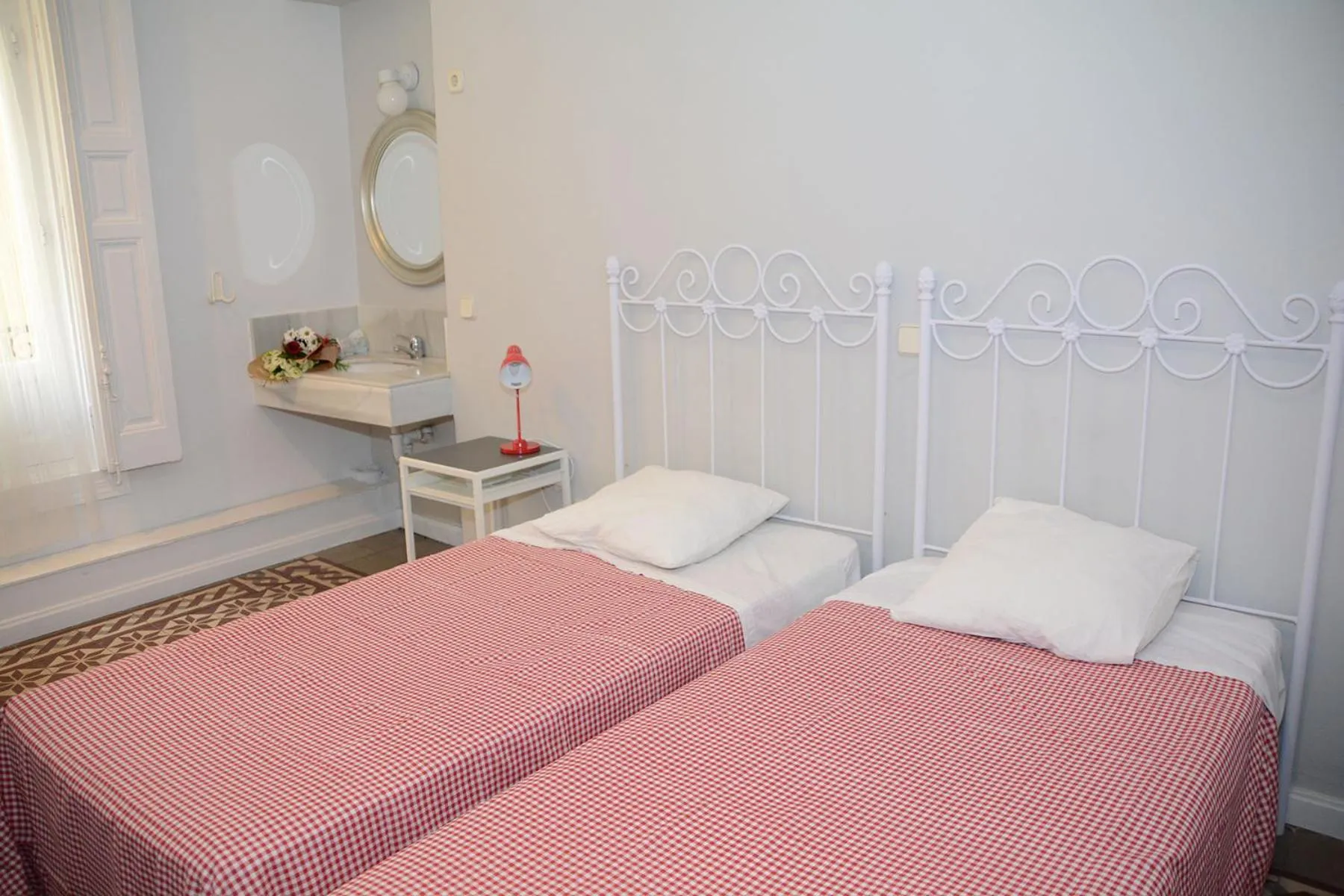 Photo of the whole room in Alvaro Residencia