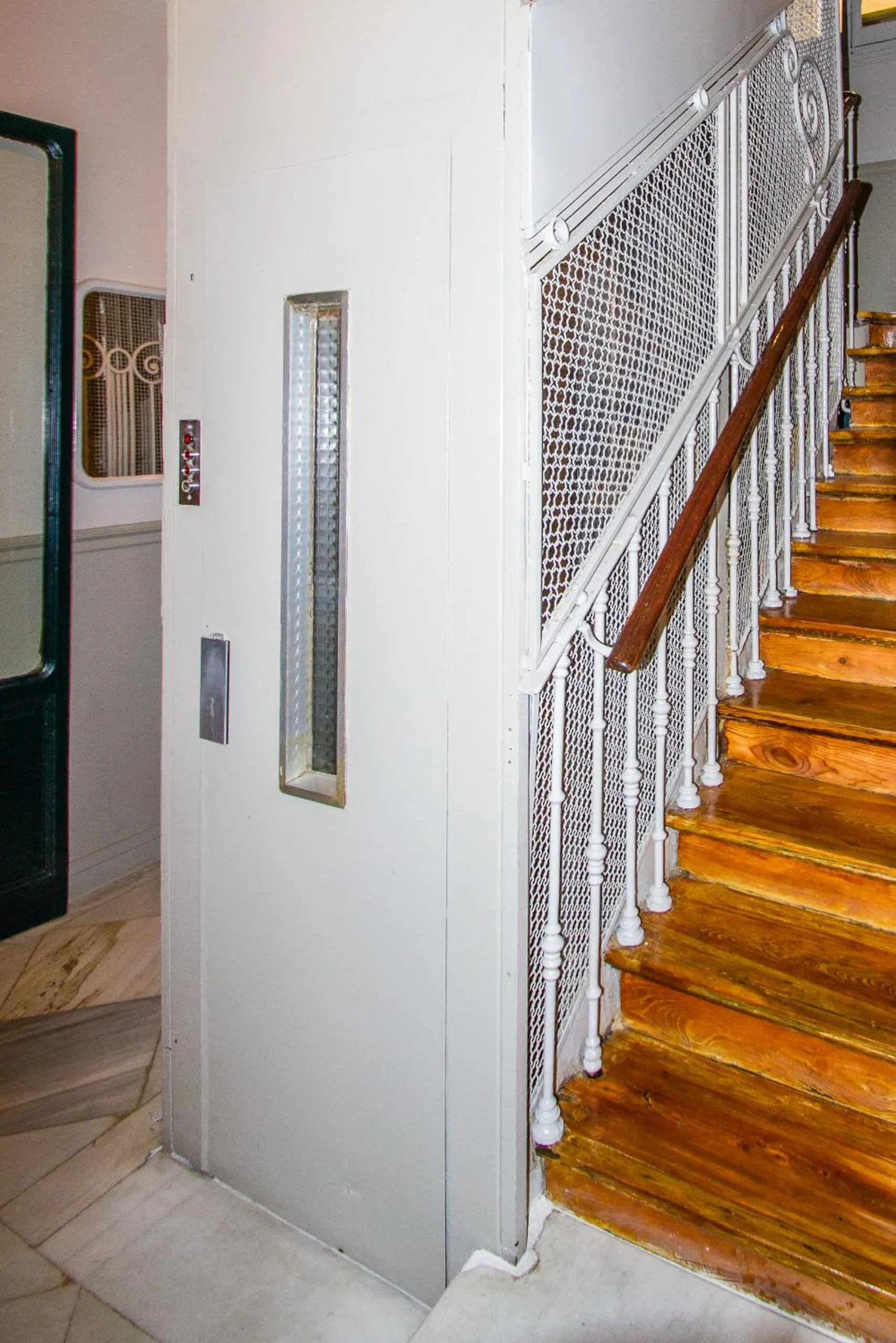 Facade/entrance in Alvaro Residencia