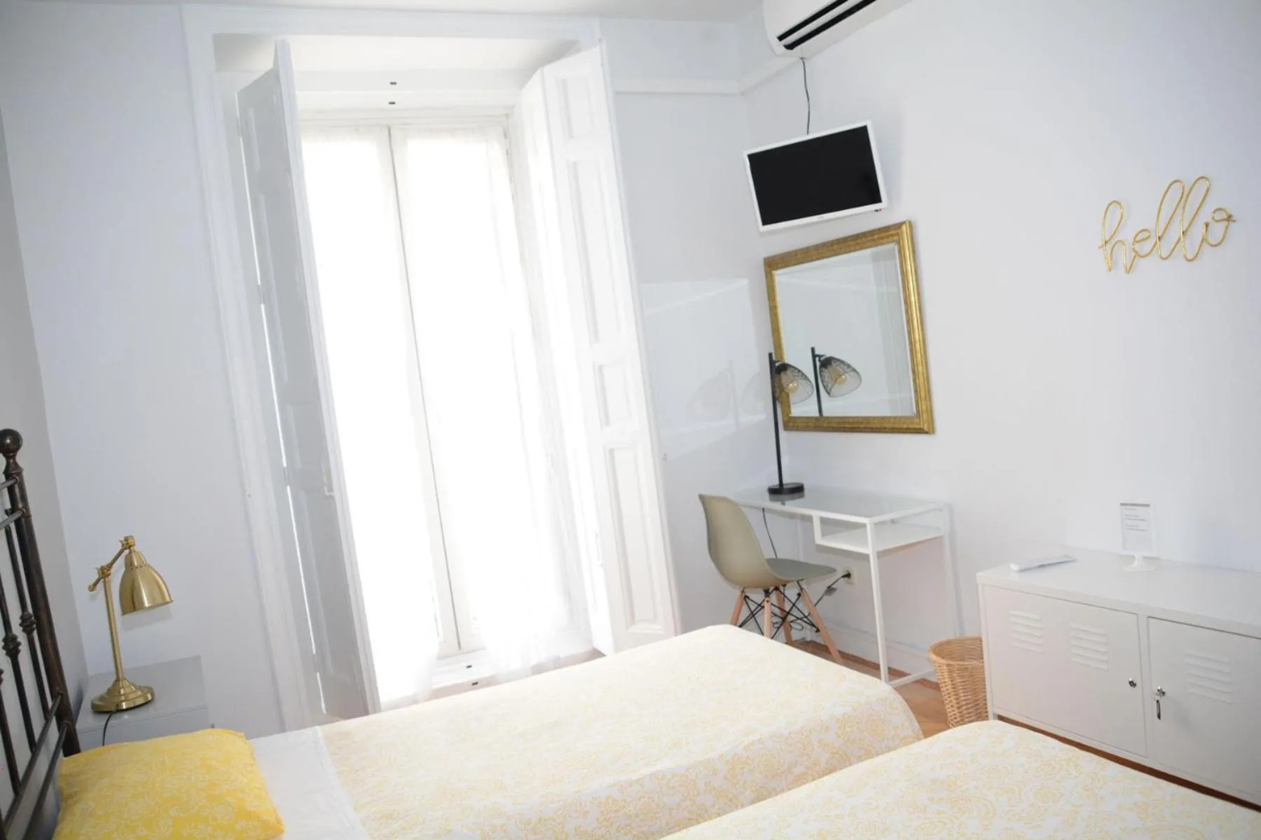 Photo of the whole room in Alvaro Residencia