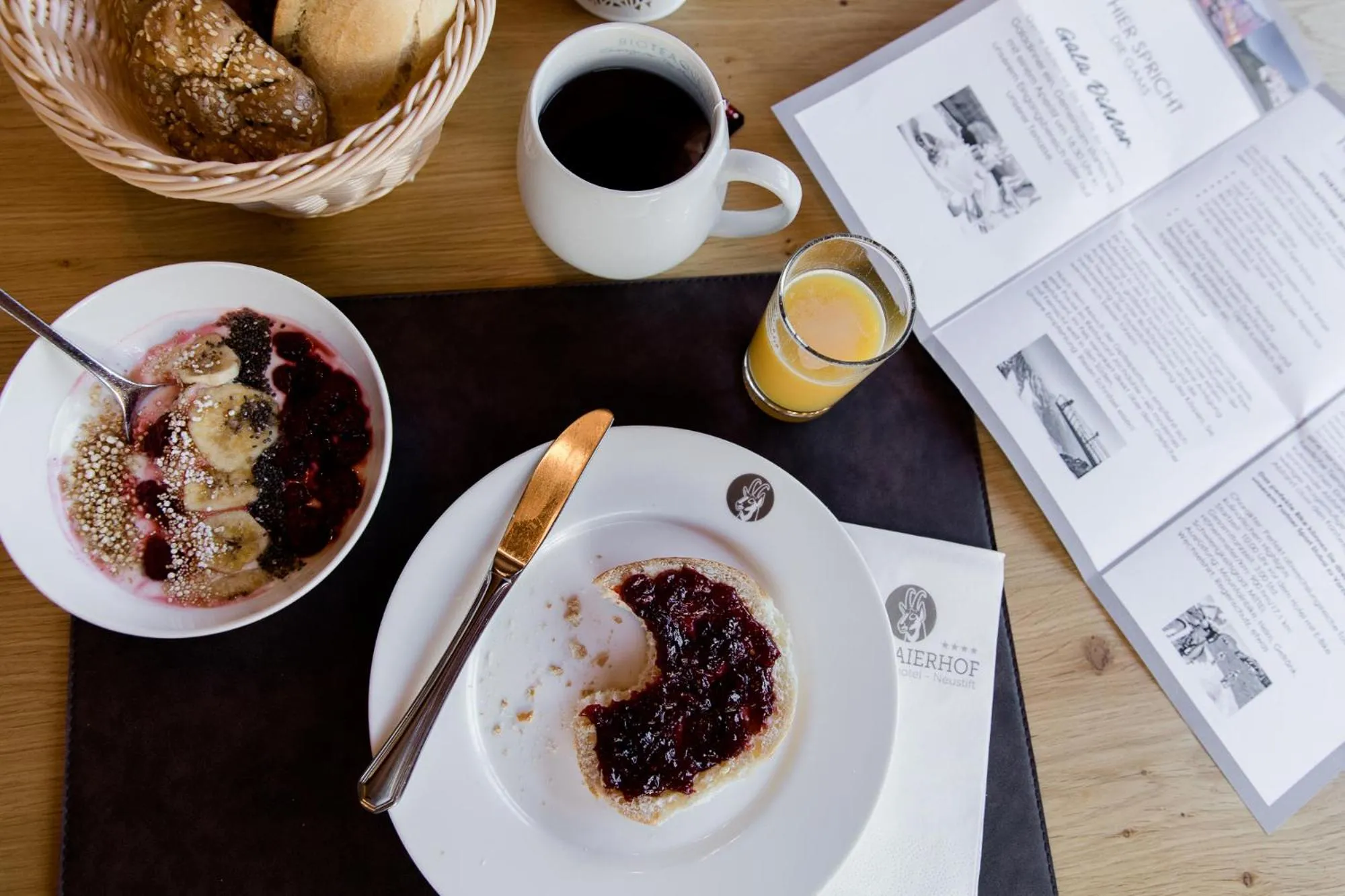 Buffet breakfast in Sepp & Hannis Suiten im Dorf