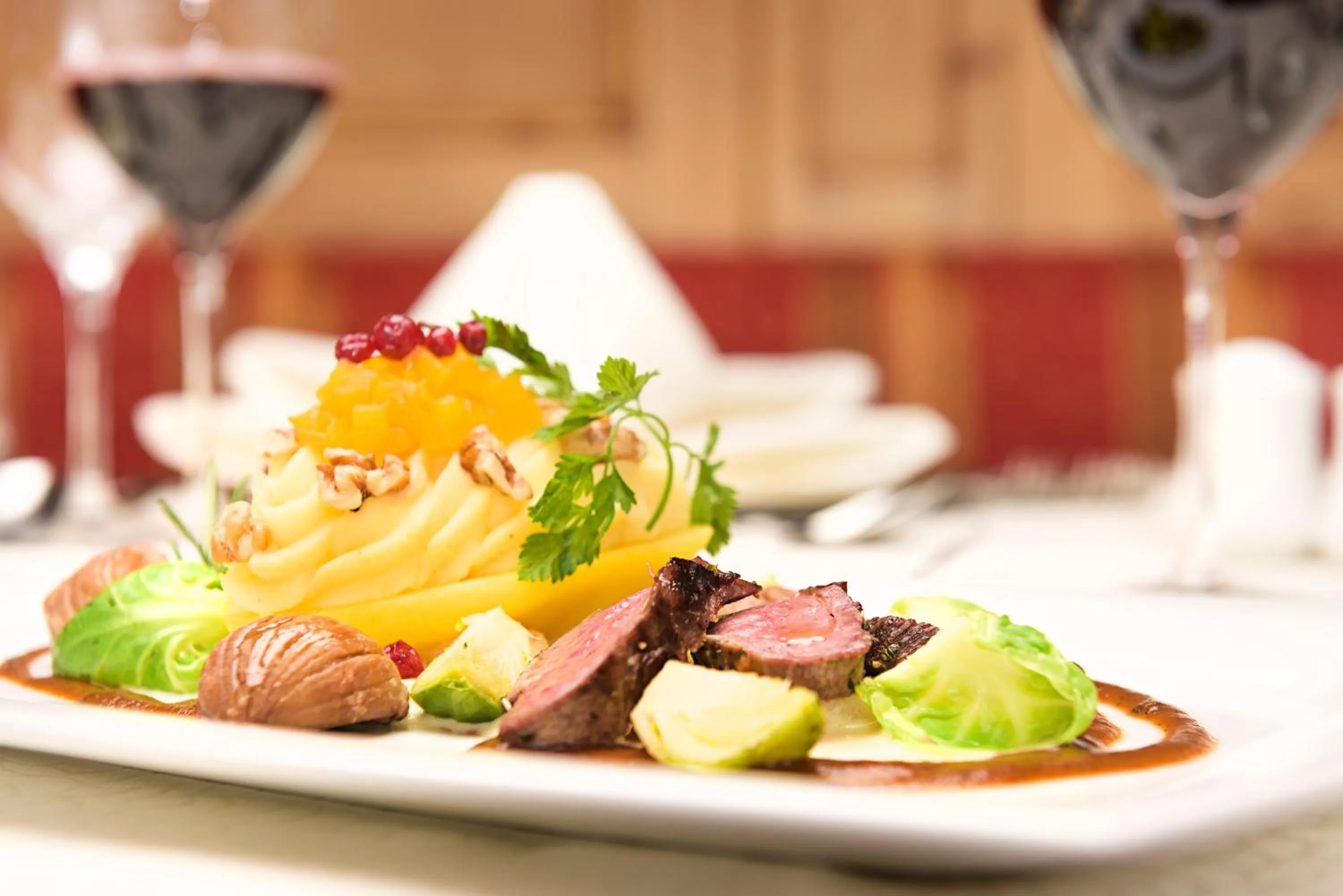 Restaurant/places to eat in Sepp & Hannis Suiten im Dorf