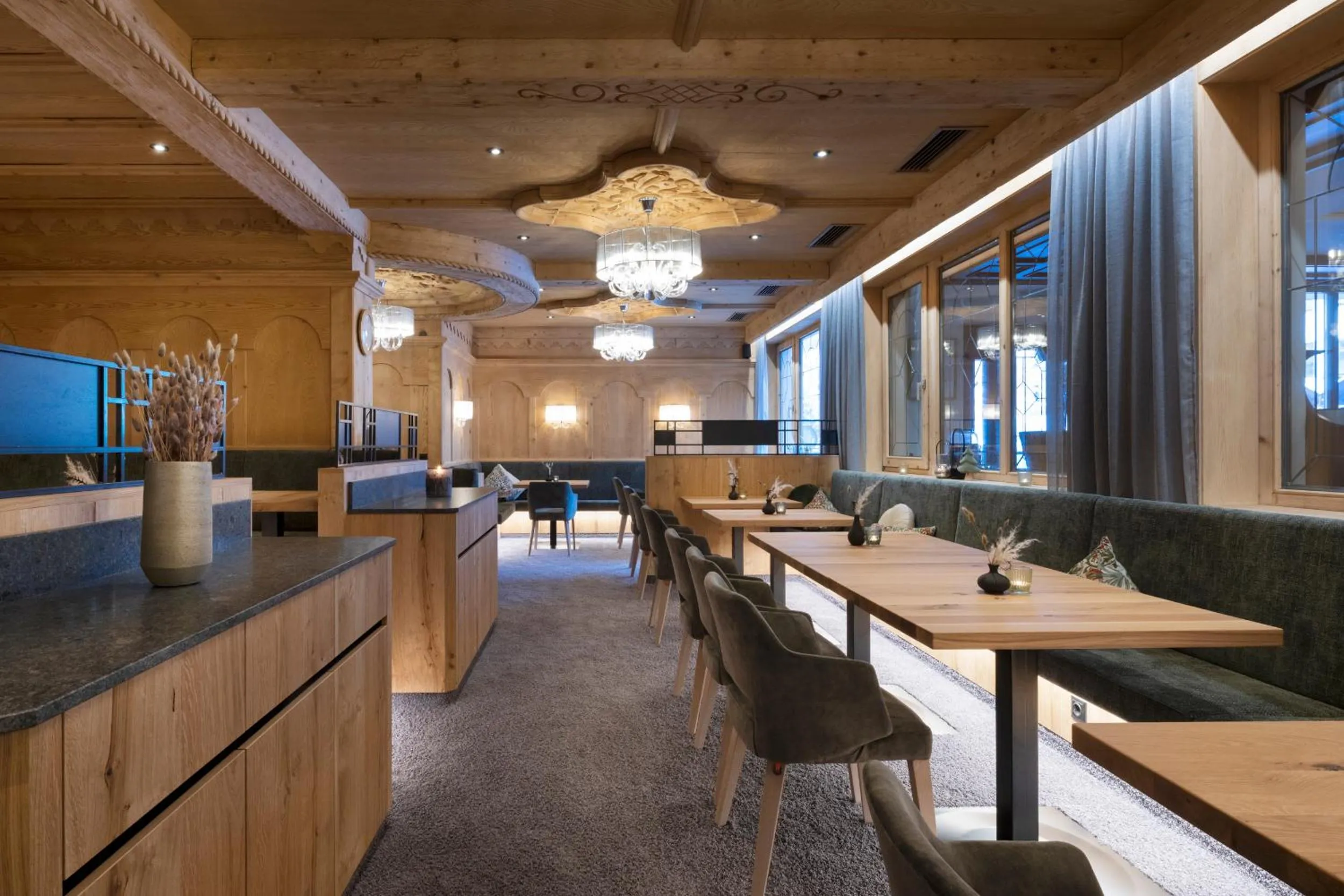 Restaurant/places to eat in Sepp & Hannis Suiten im Dorf