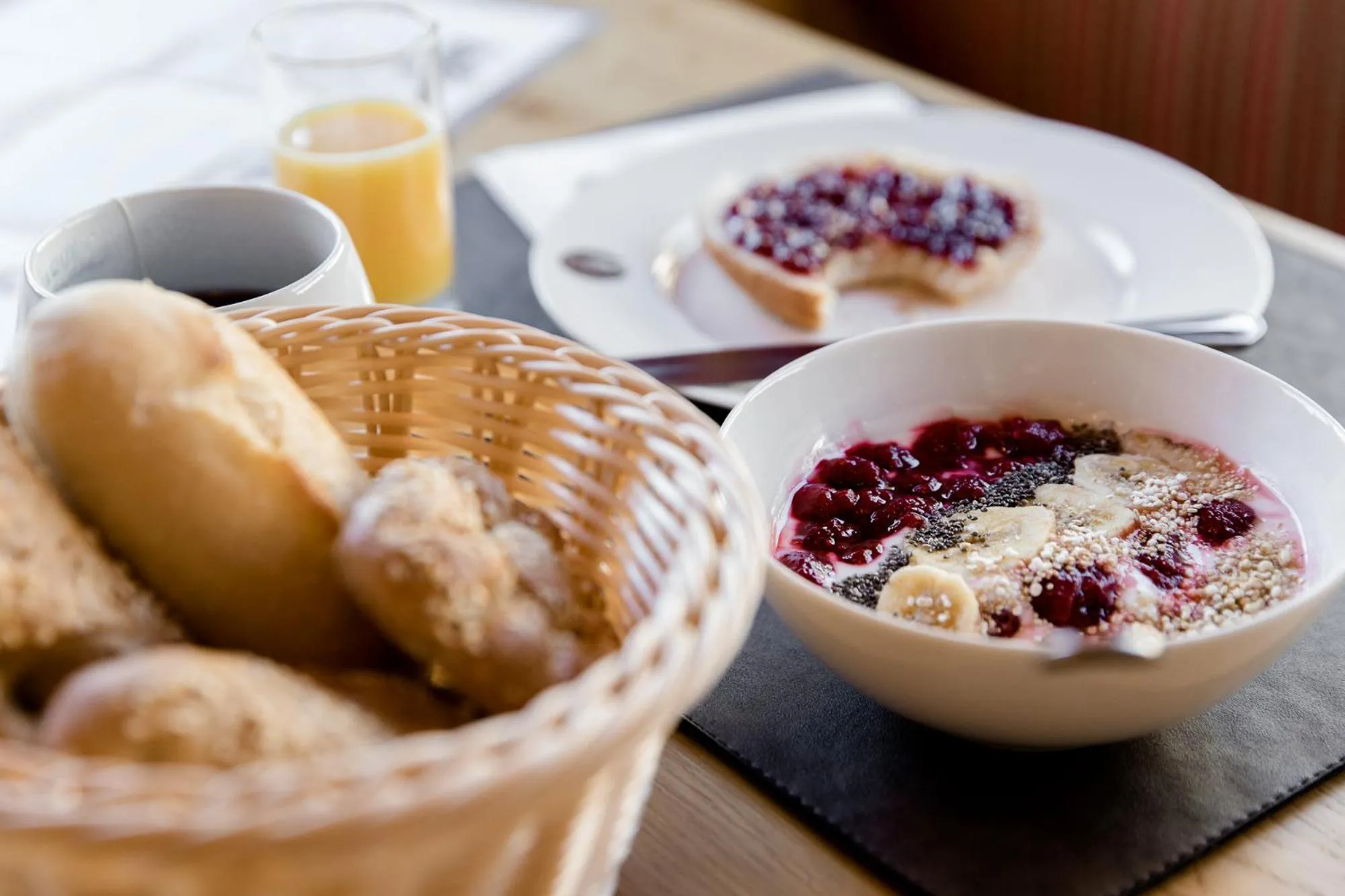 Buffet breakfast in Sepp & Hannis Suiten im Dorf