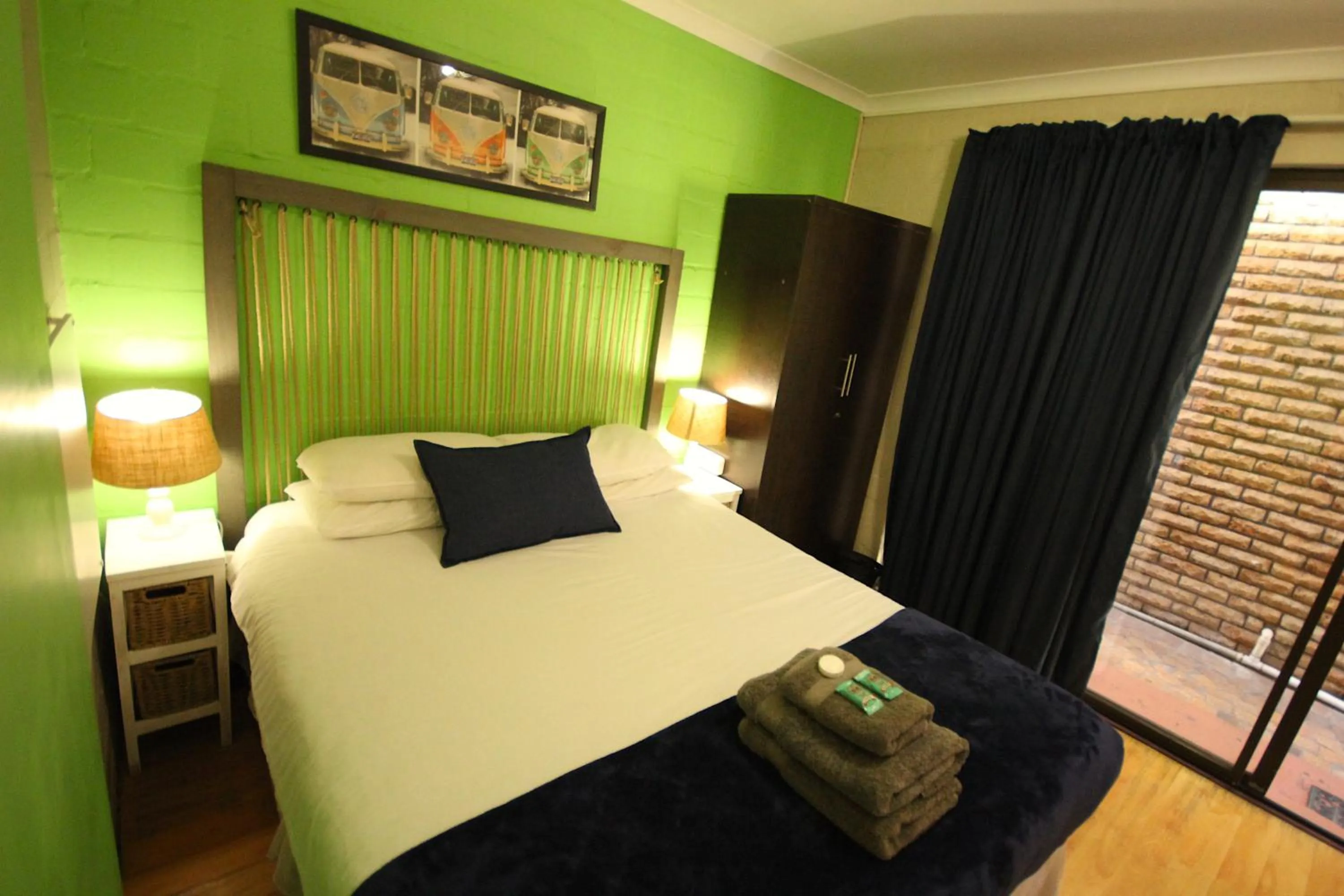 Bedroom, Bed in Saltycrax Backpackers and Surf Hostel