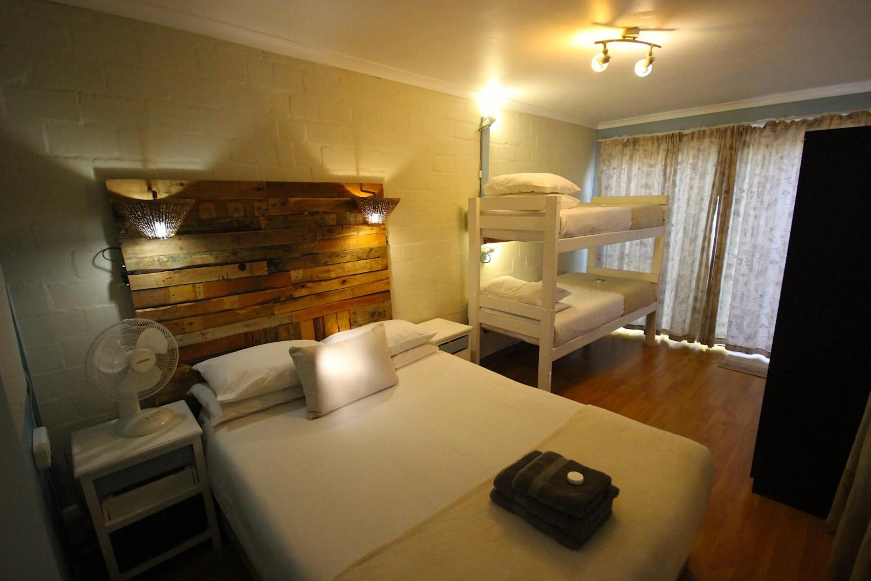 Photo of the whole room, Bed in Saltycrax Backpackers and Surf Hostel