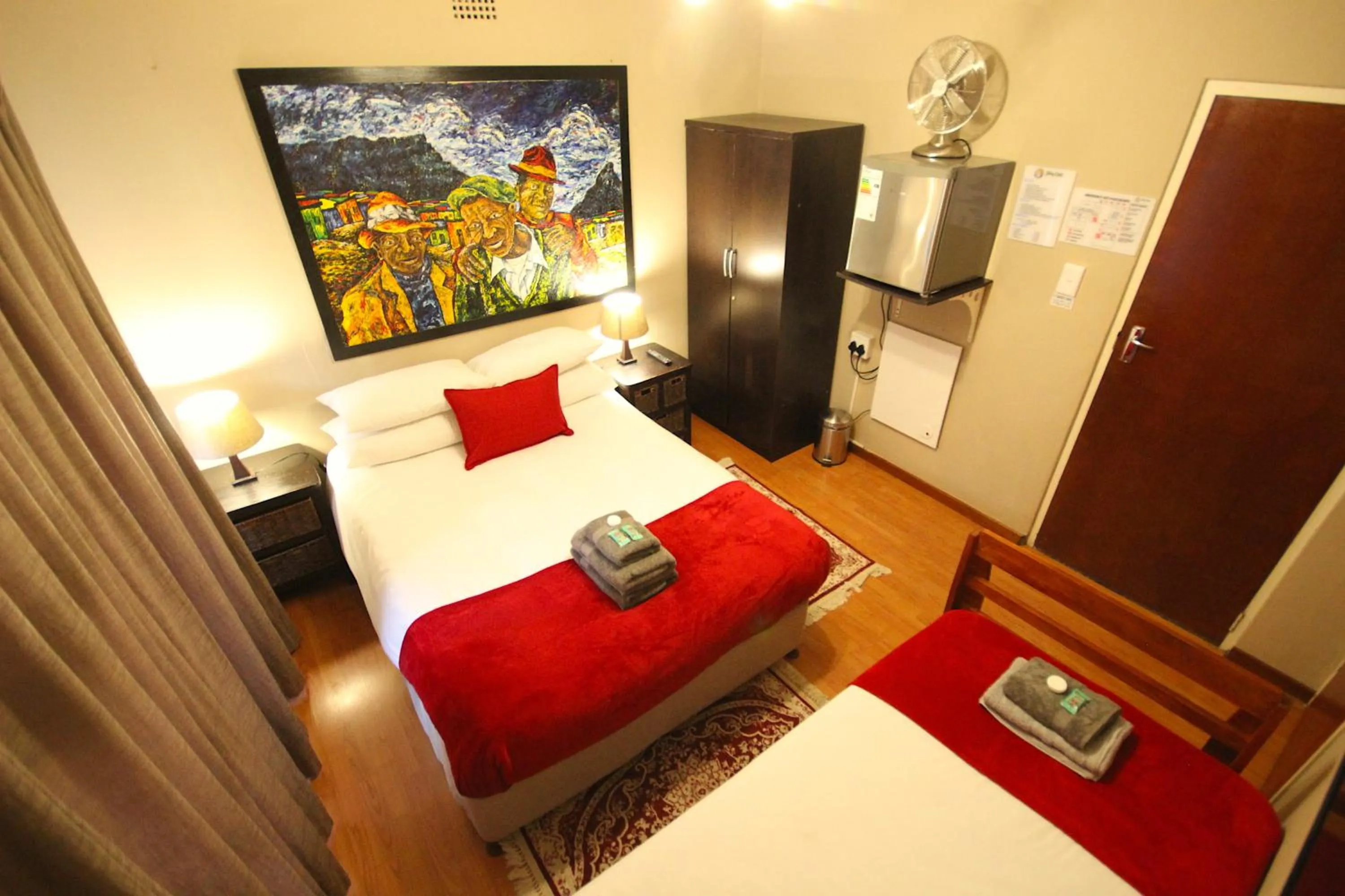 Photo of the whole room, Bed in Saltycrax Backpackers and Surf Hostel