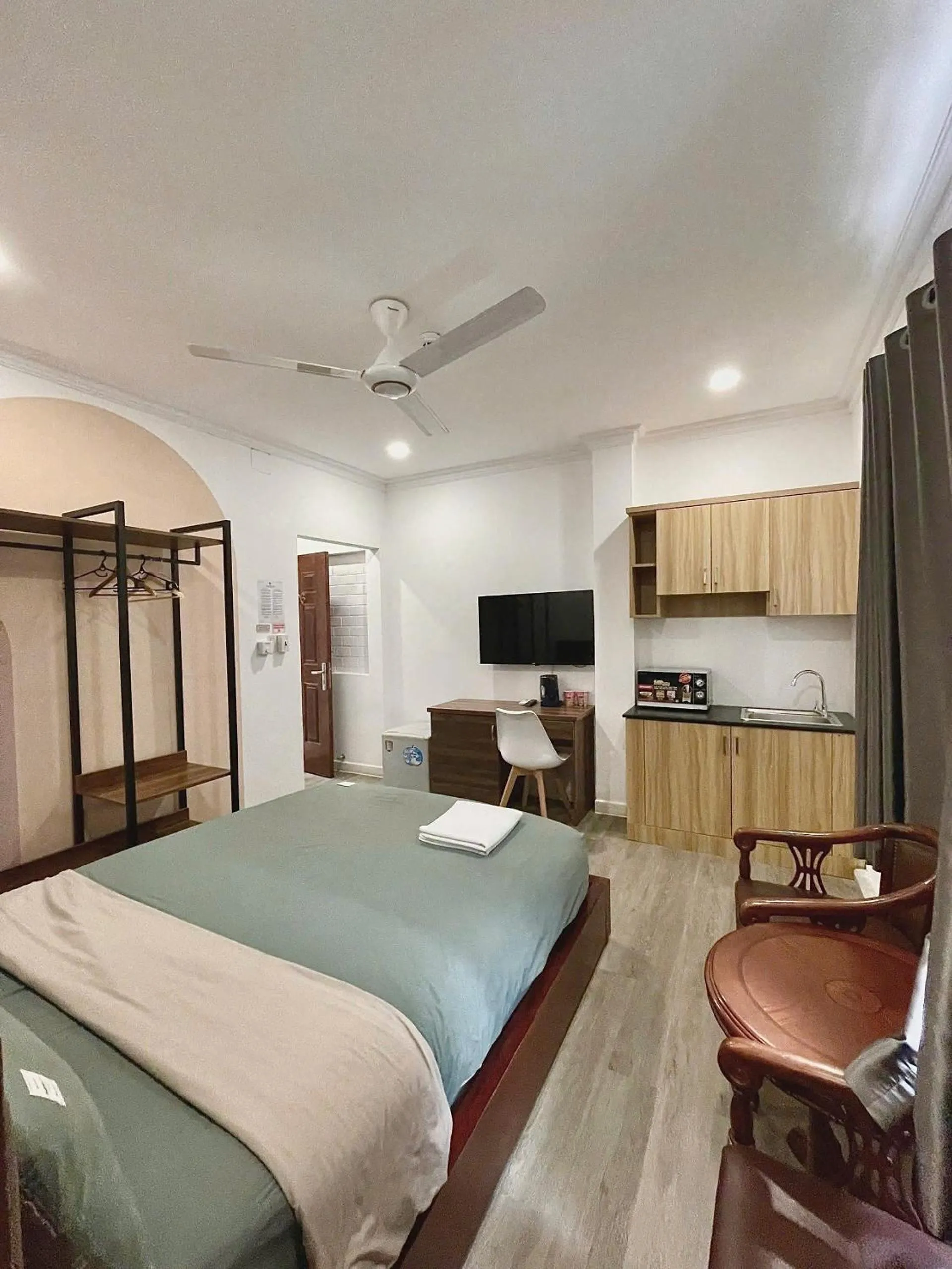 Photo of the whole room, Bed in Hoang Long Son 2