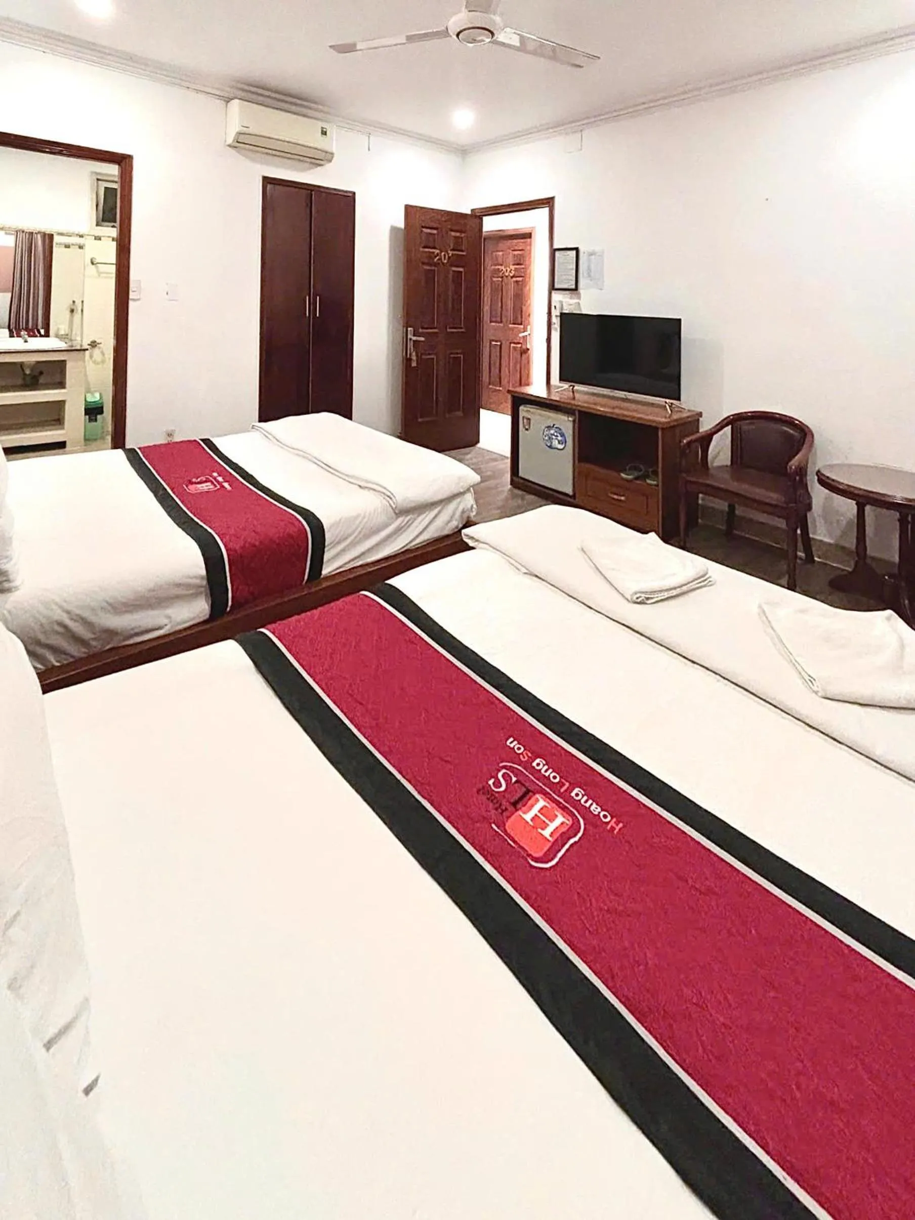 Bed in Hoang Long Son 2